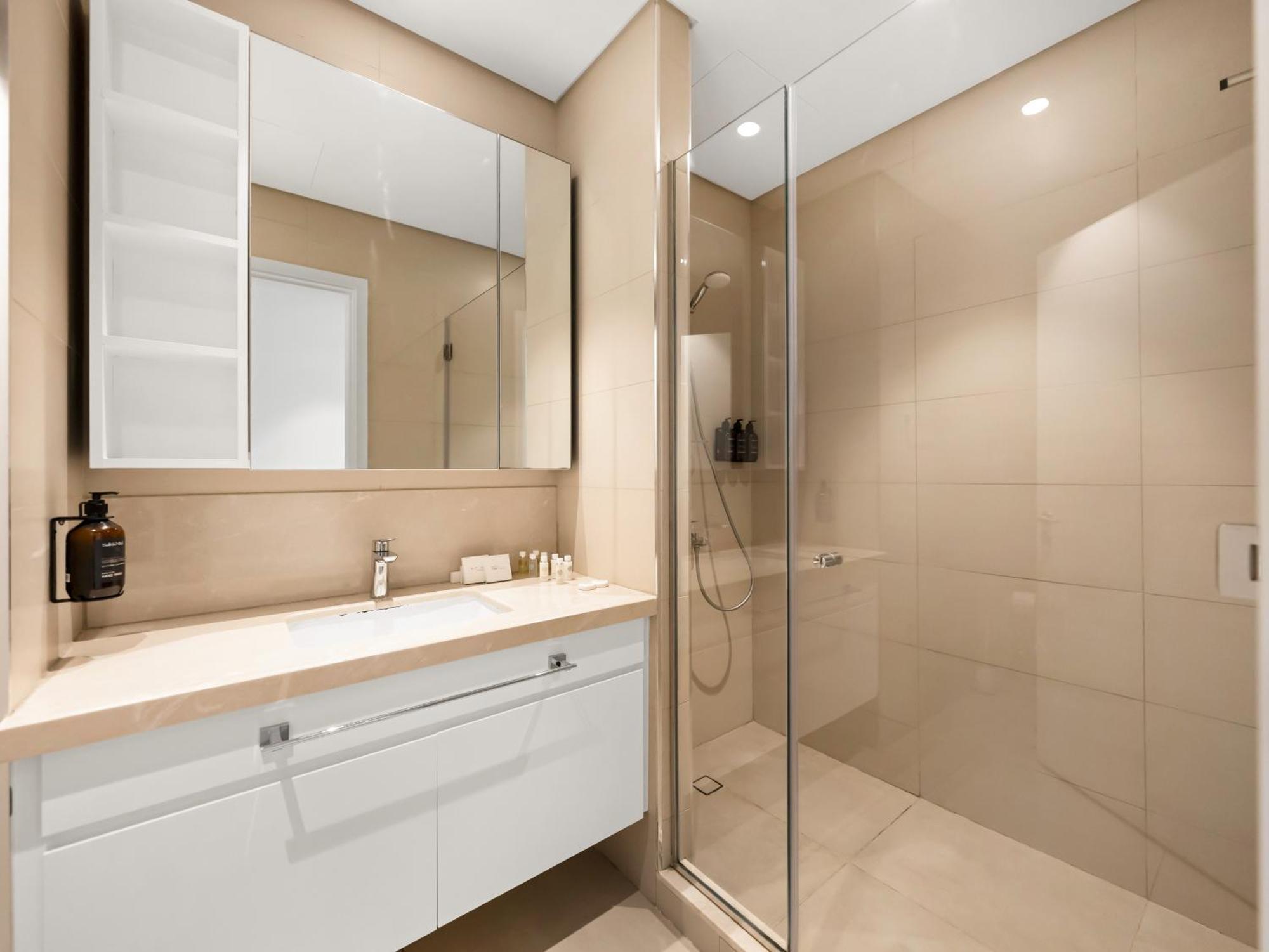 Brand New! Downtown Views Located On Mall Apartment *
