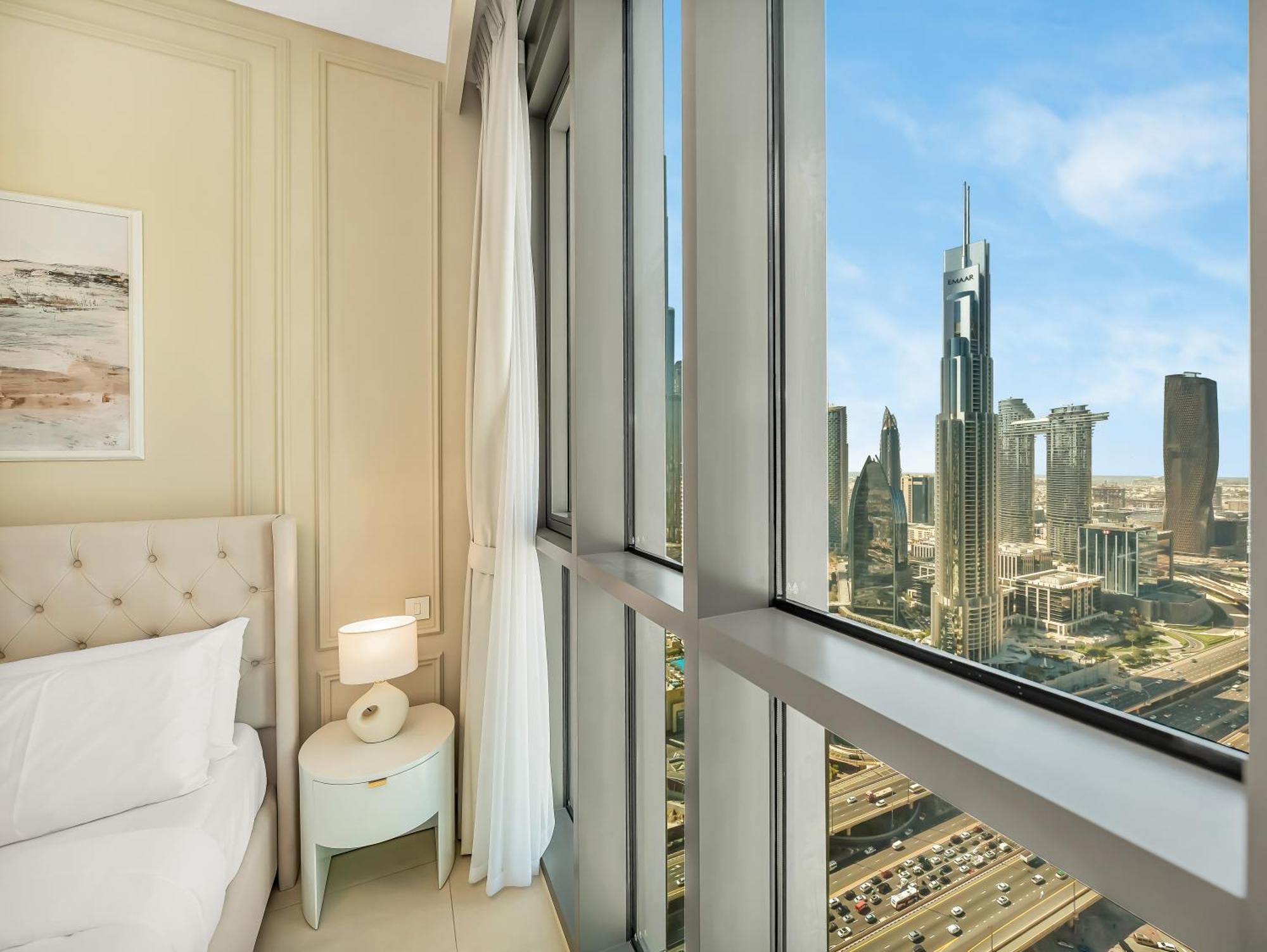 Apartment Brand New! Downtown Views Located On Mall *