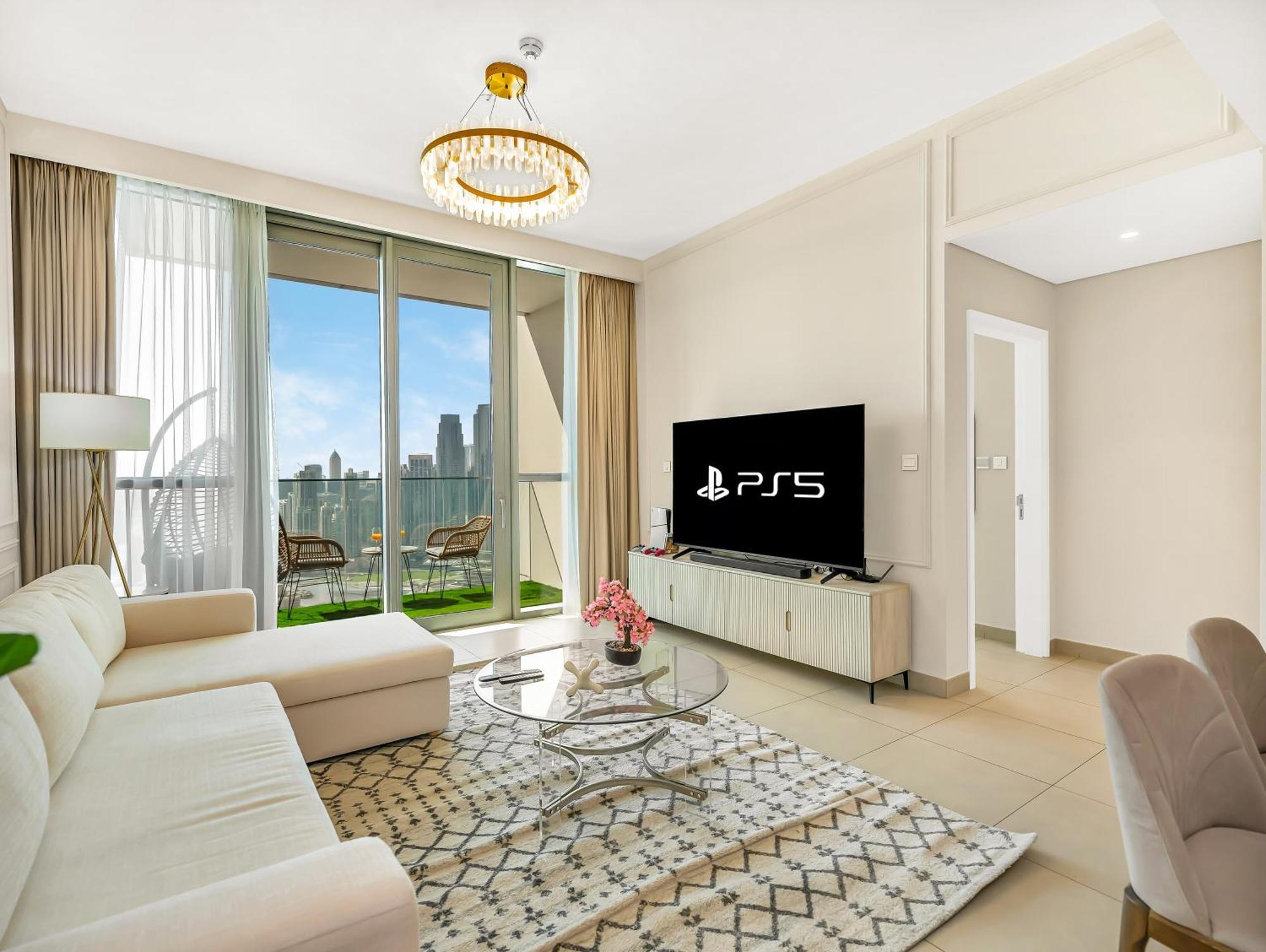 Brand New! Downtown Views Located On Mall Apartment