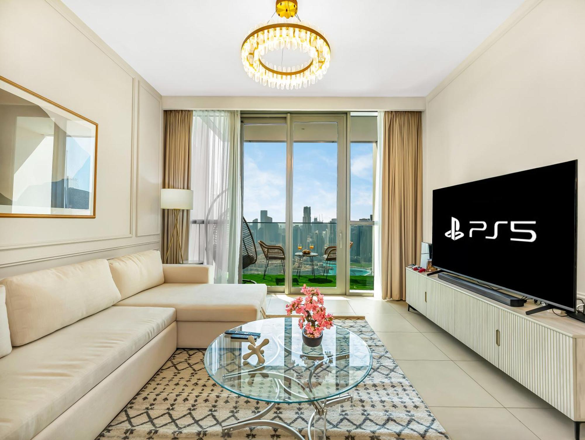 Apartment Brand New! Downtown Views Located On Mall