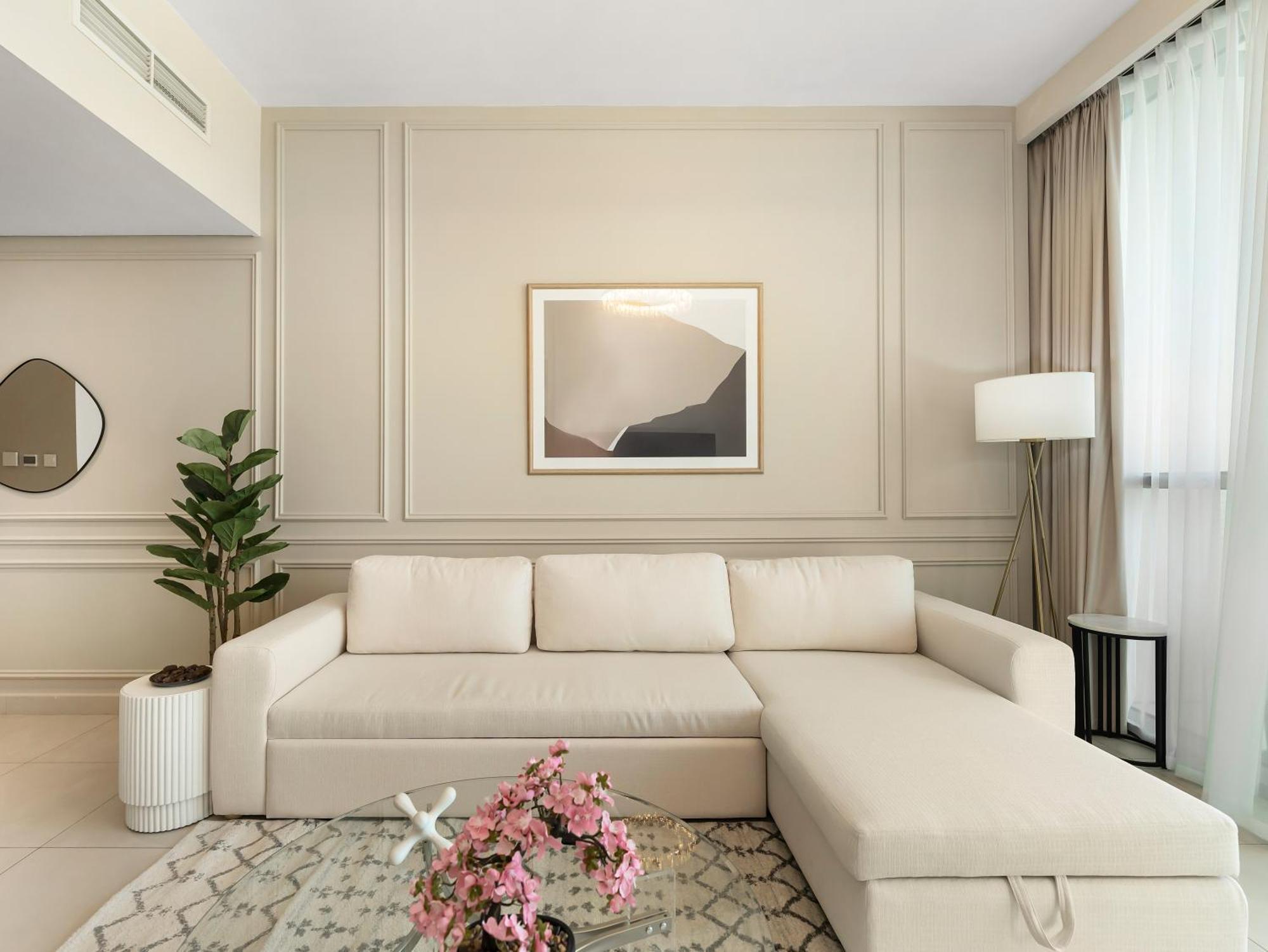 Apartment Brand New! Downtown Views Located On Mall *