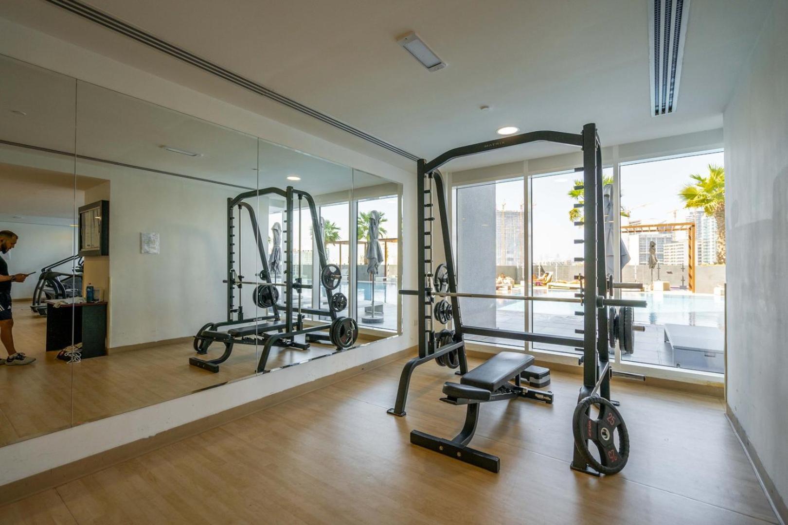 Apartment Modern 1br With Balcony, Pool & Stunning Views *