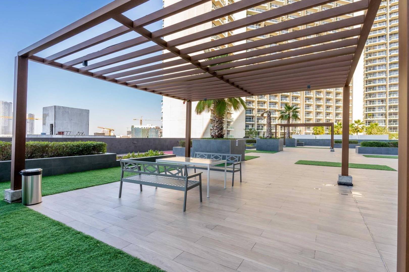 Modern 1br With Balcony, Pool & Stunning Views *