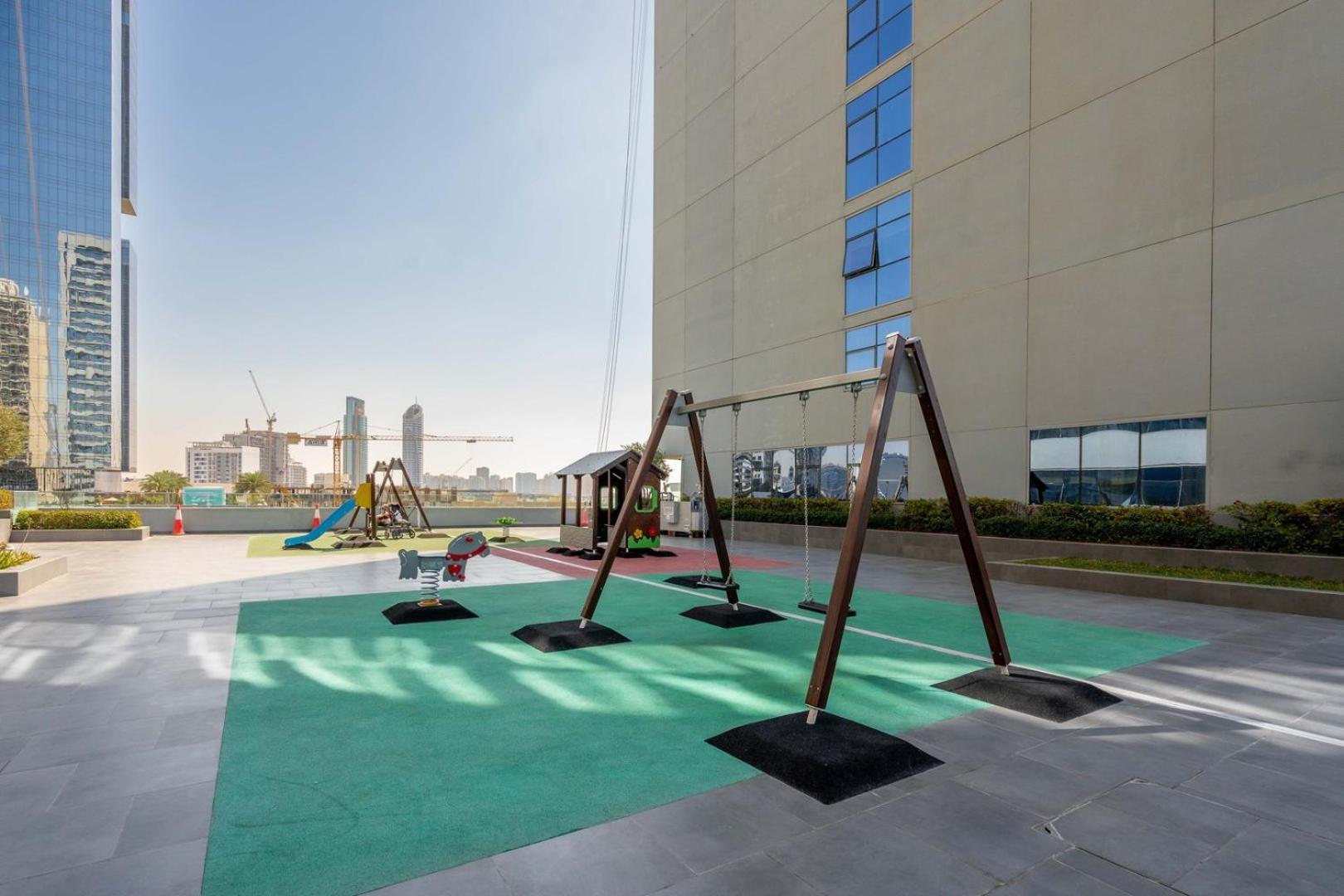 Modern 1br With Balcony, Pool & Stunning Views Dubai