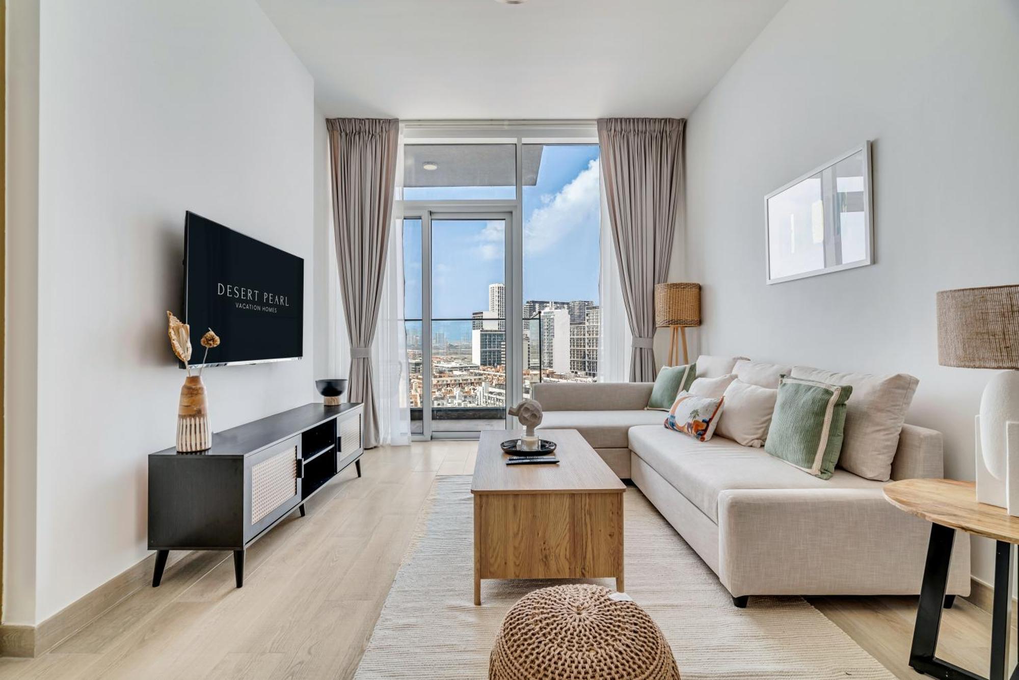 Modern 1br With Balcony, Pool & Stunning Views * Dubai