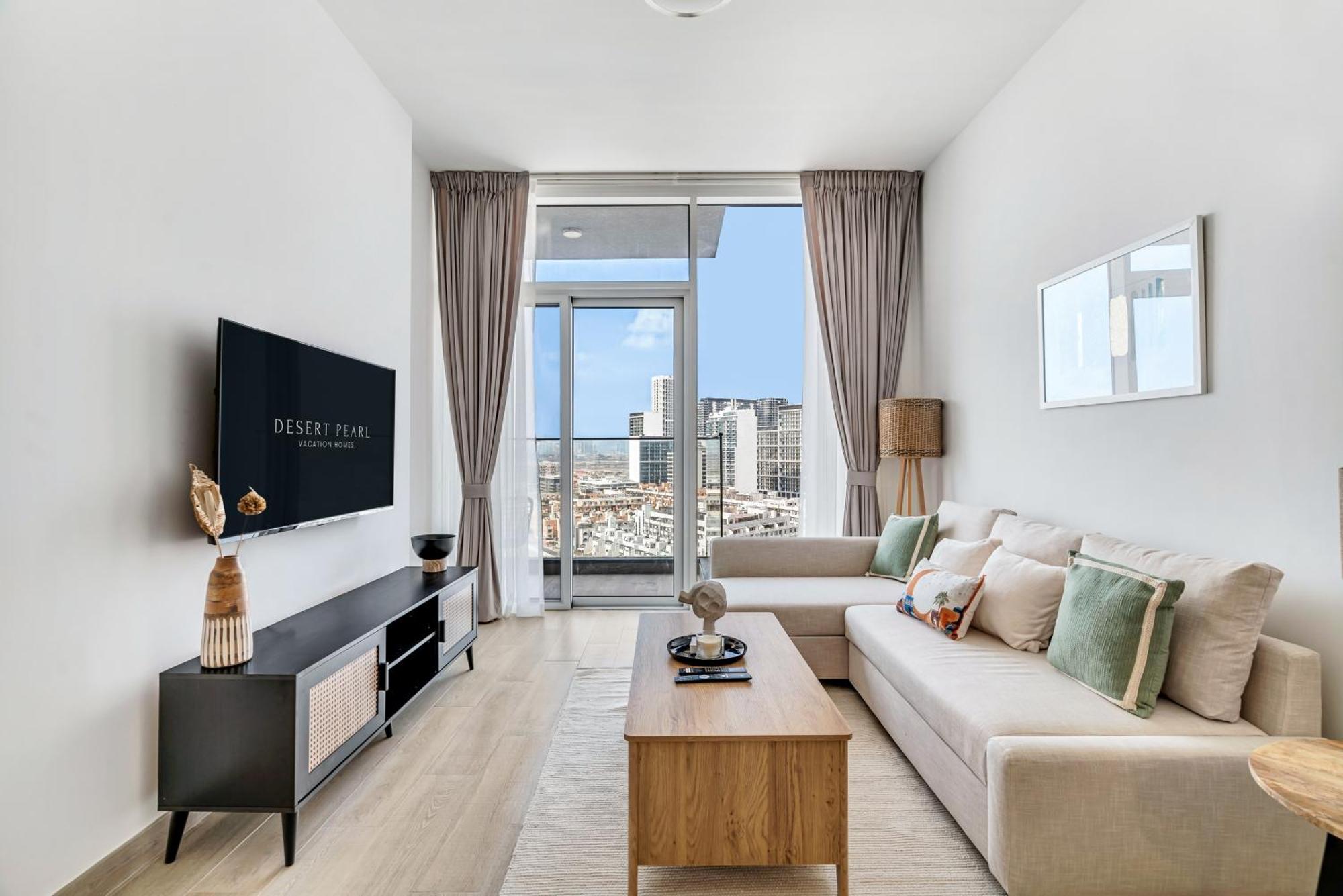 Apartment Modern 1br With Balcony, Pool & Stunning Views