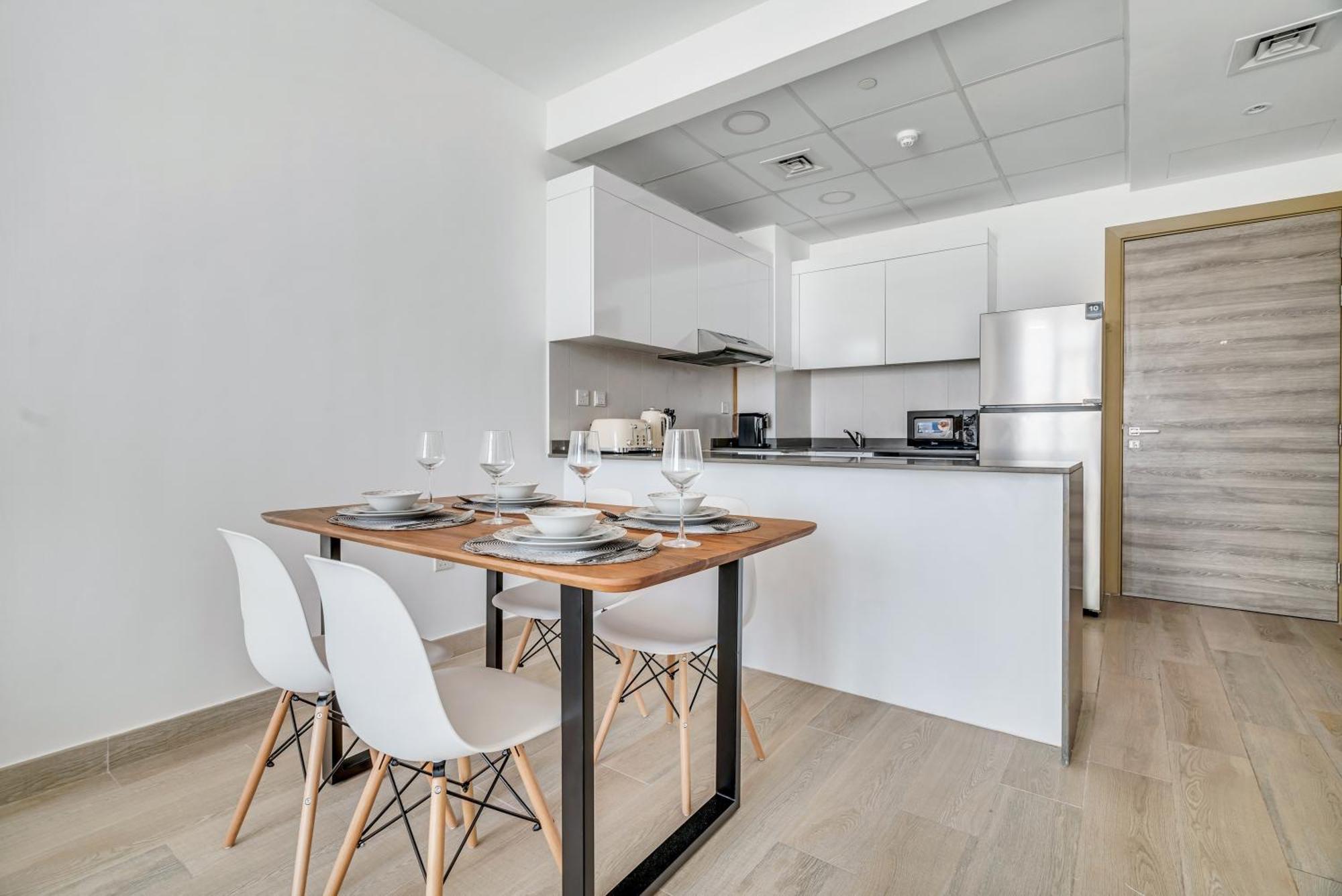 Modern 1br With Balcony, Pool & Stunning Views Apartment