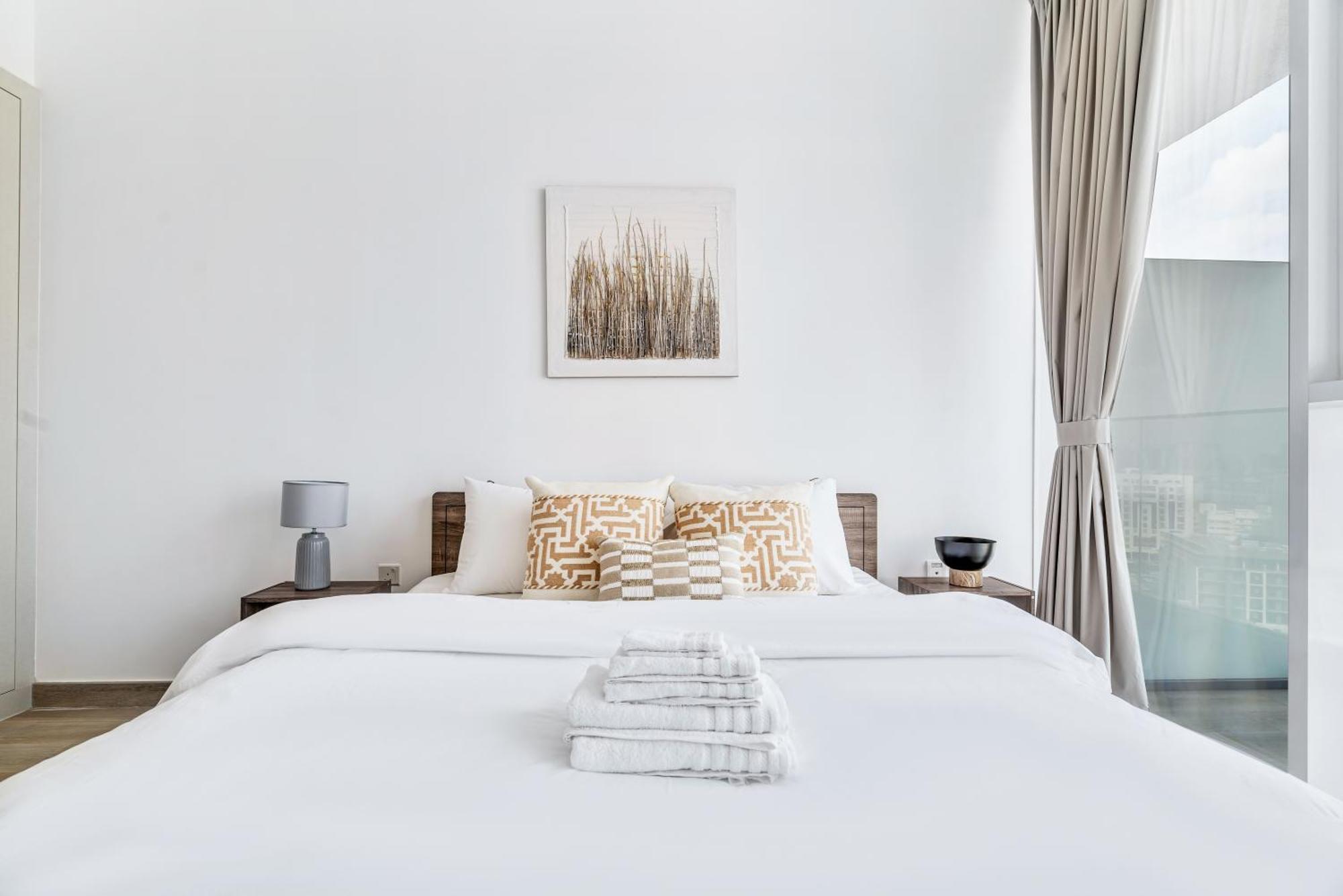 Modern 1br With Balcony, Pool & Stunning Views Apartment *