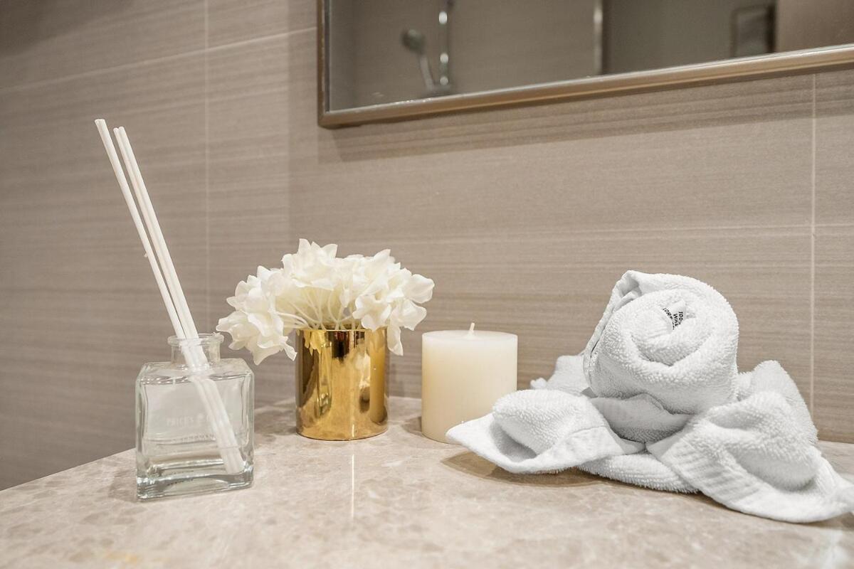 Apartment First Class 2br Burj Khalifa & Fountain View Dubai