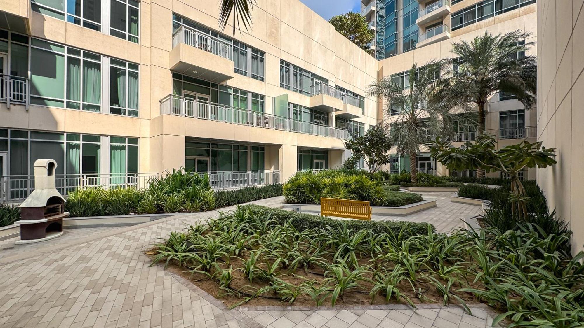 1 Bedroom Exquisite Urban Living In Downtown Apartment