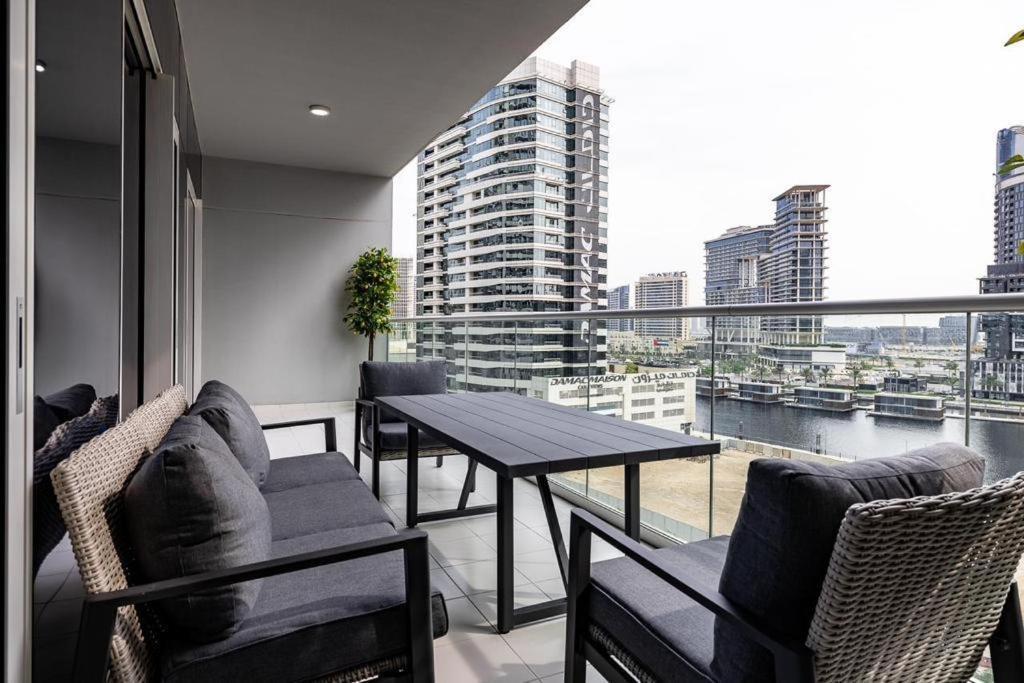 Apartment Damac Vera 2 Bedroom With Canal View Dubai