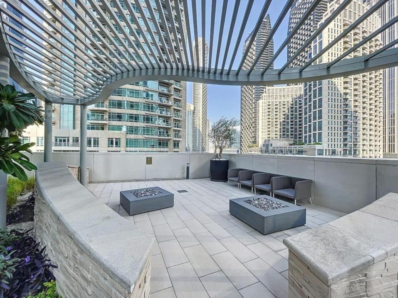 Tower - Aesthetic Three Bedroom In Downtown Apartment *