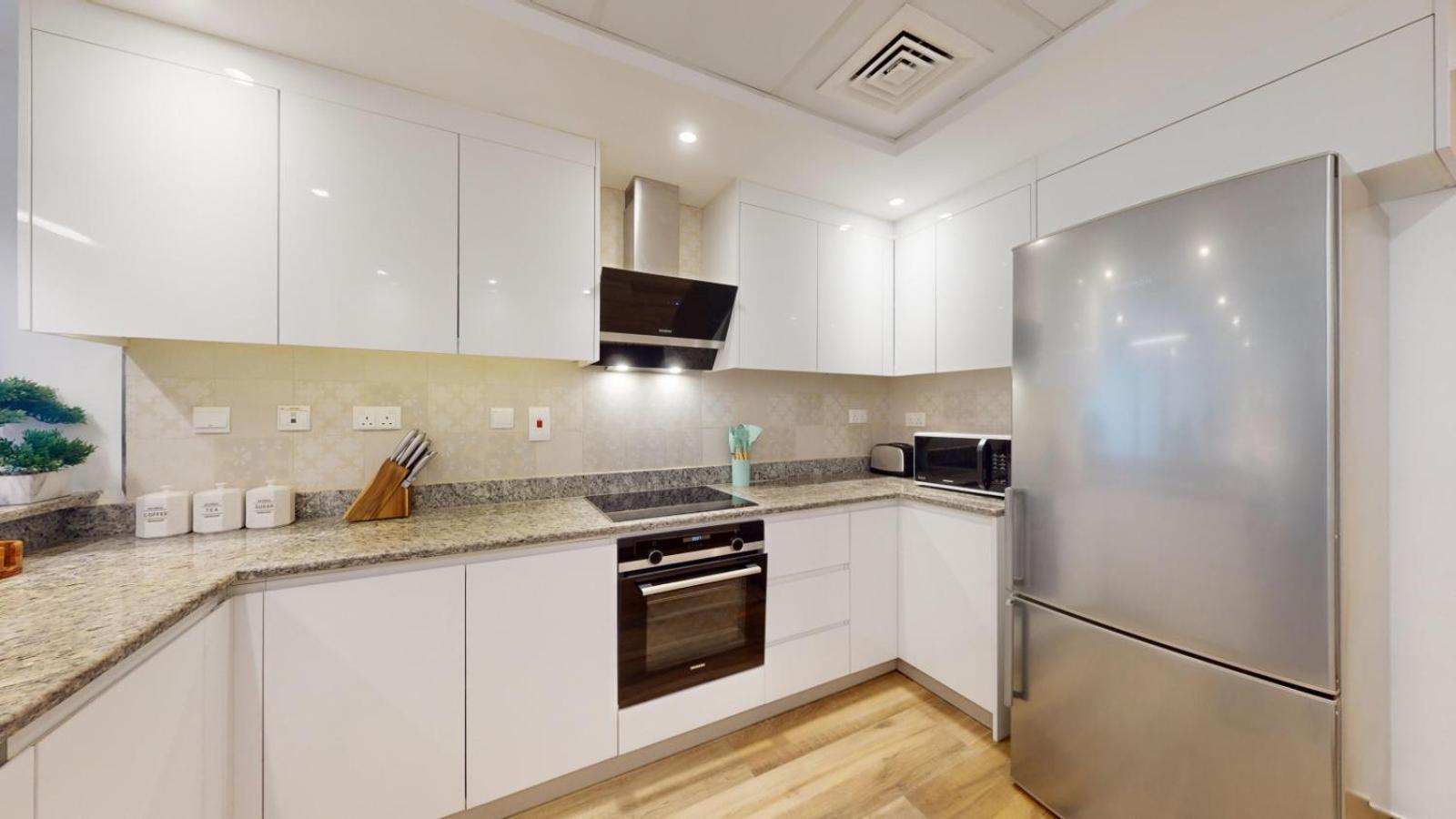 Damac Waves - Stunning Three Bedroom In Marina *