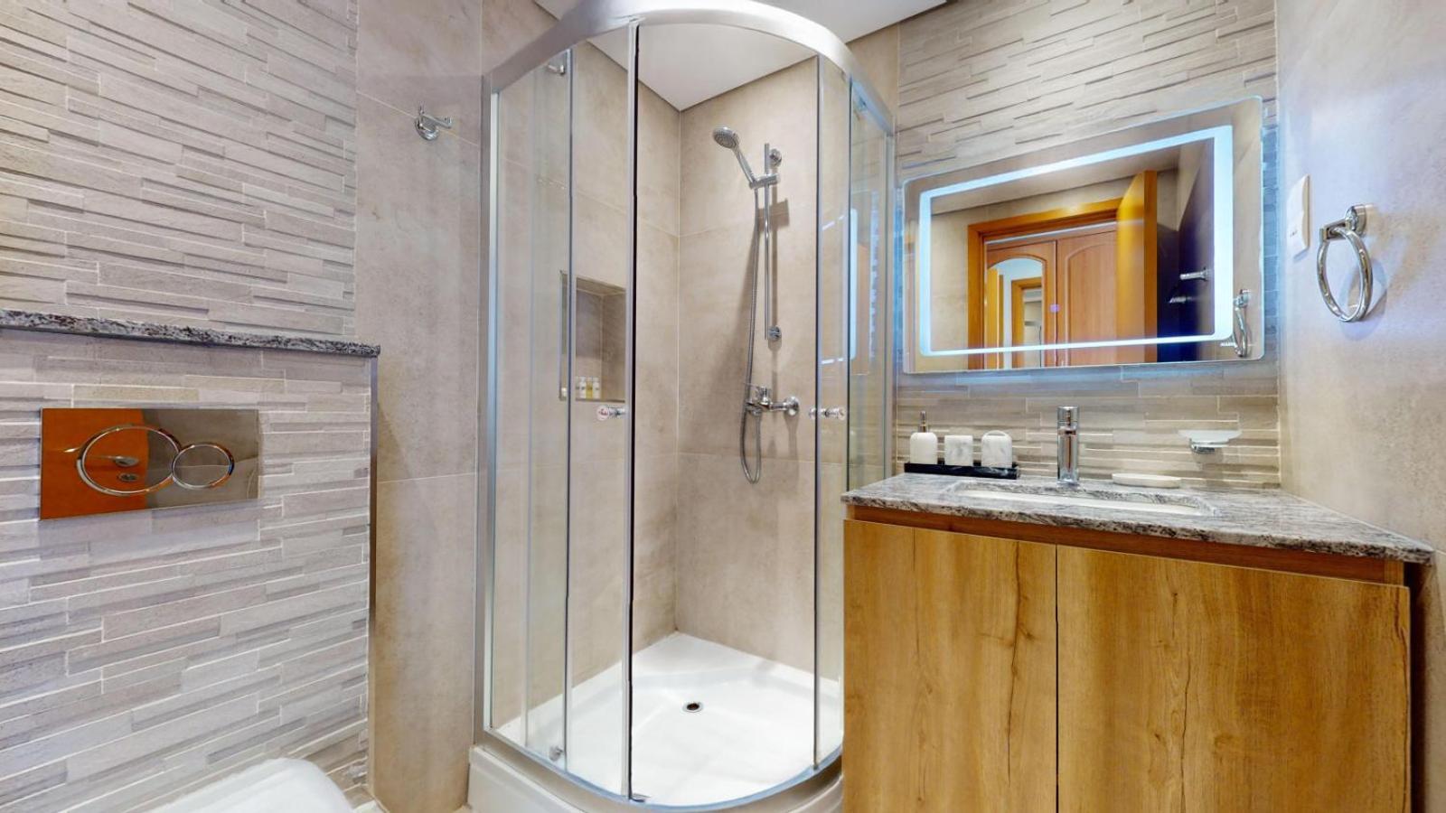 Damac Waves - Stunning Three Bedroom In Marina Apartment