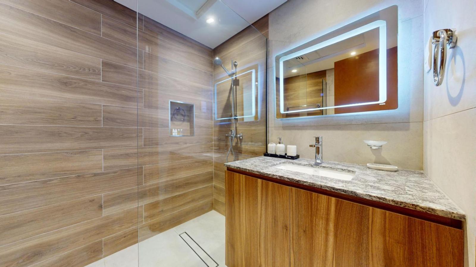 Damac Waves - Stunning Three Bedroom In Marina Apartment *