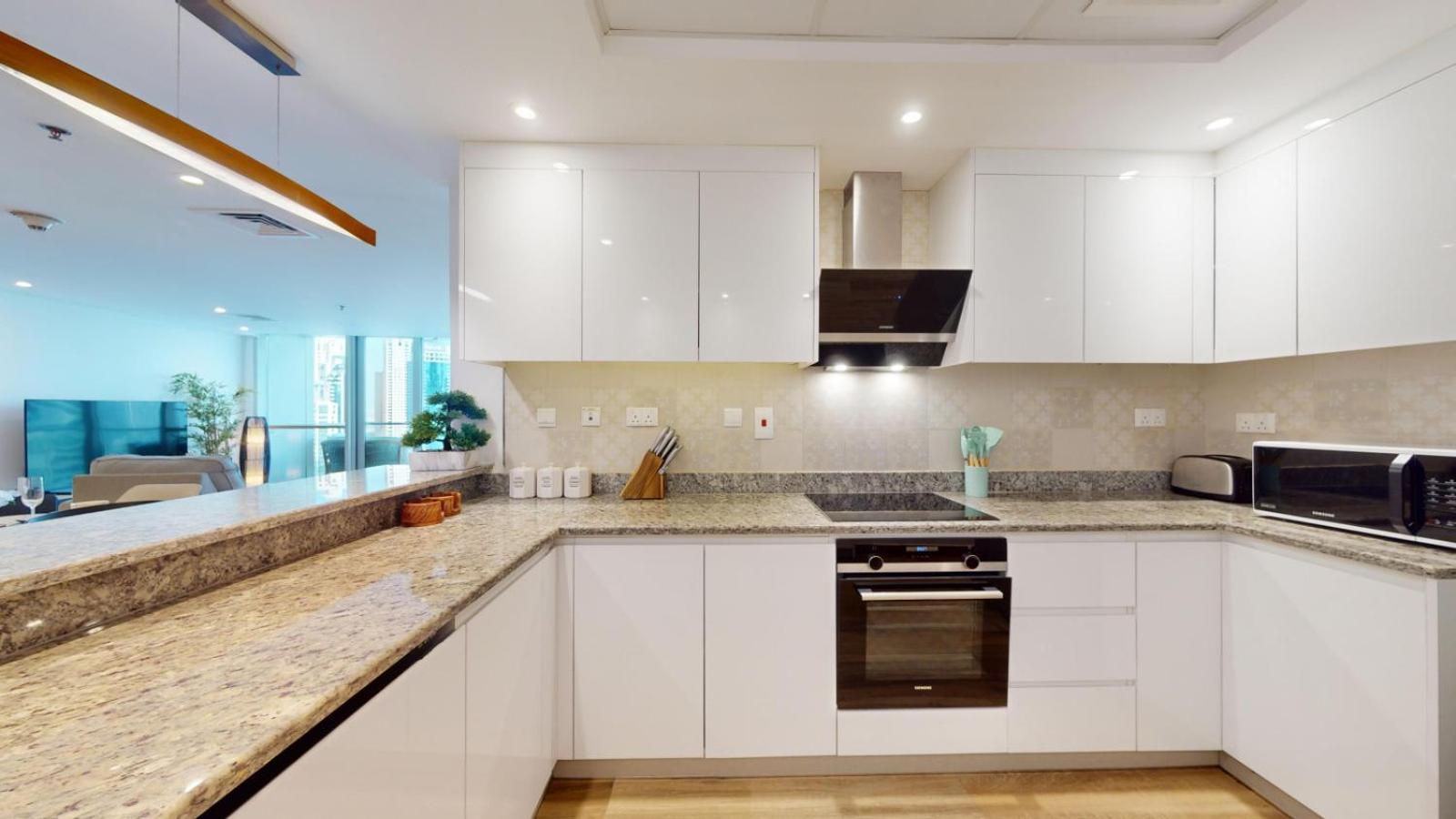 Damac Waves - Stunning Three Bedroom In Marina * Dubai