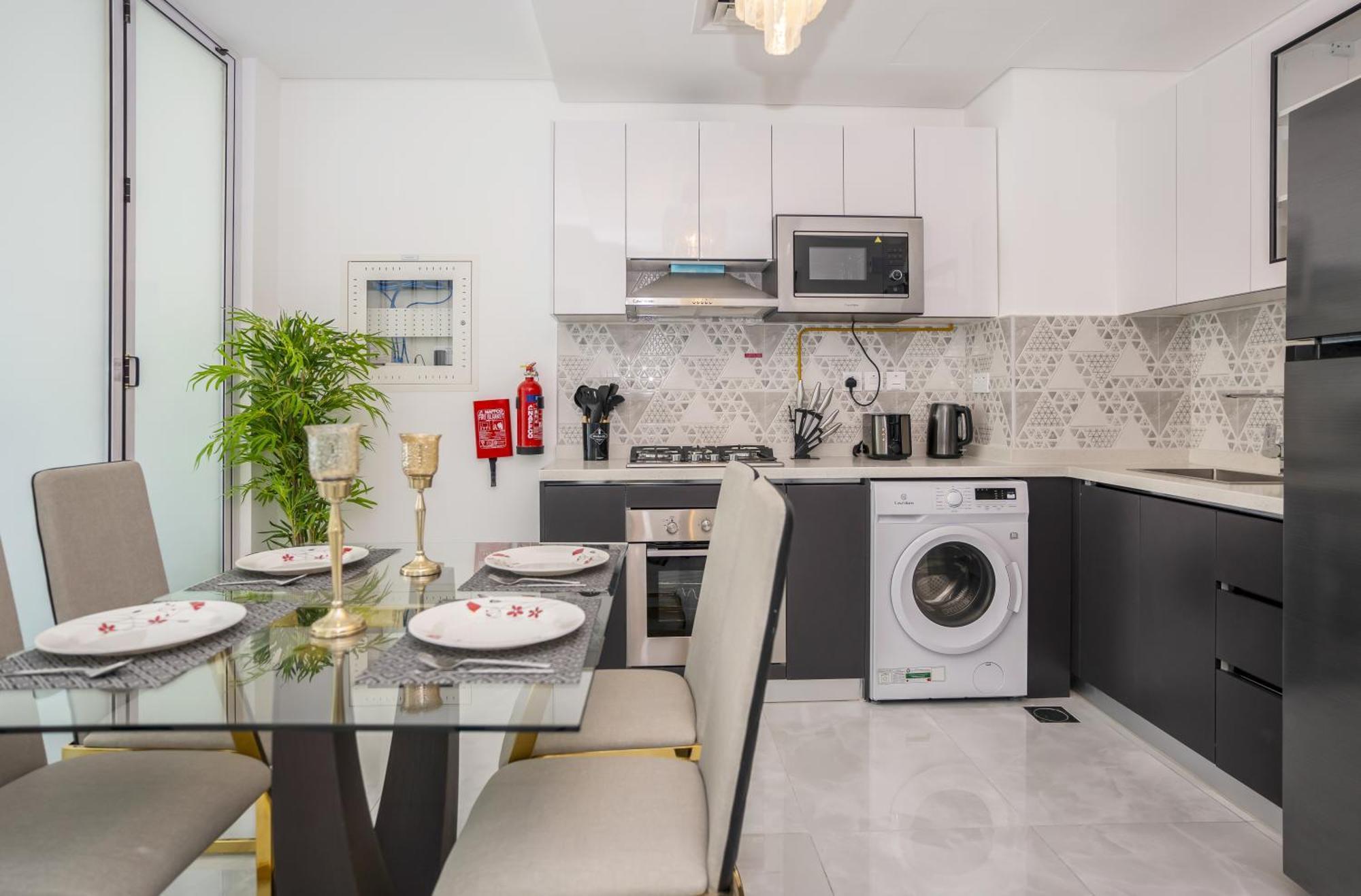 Homesgetaway -spacious 1br In Pearlz By Danube Dubai