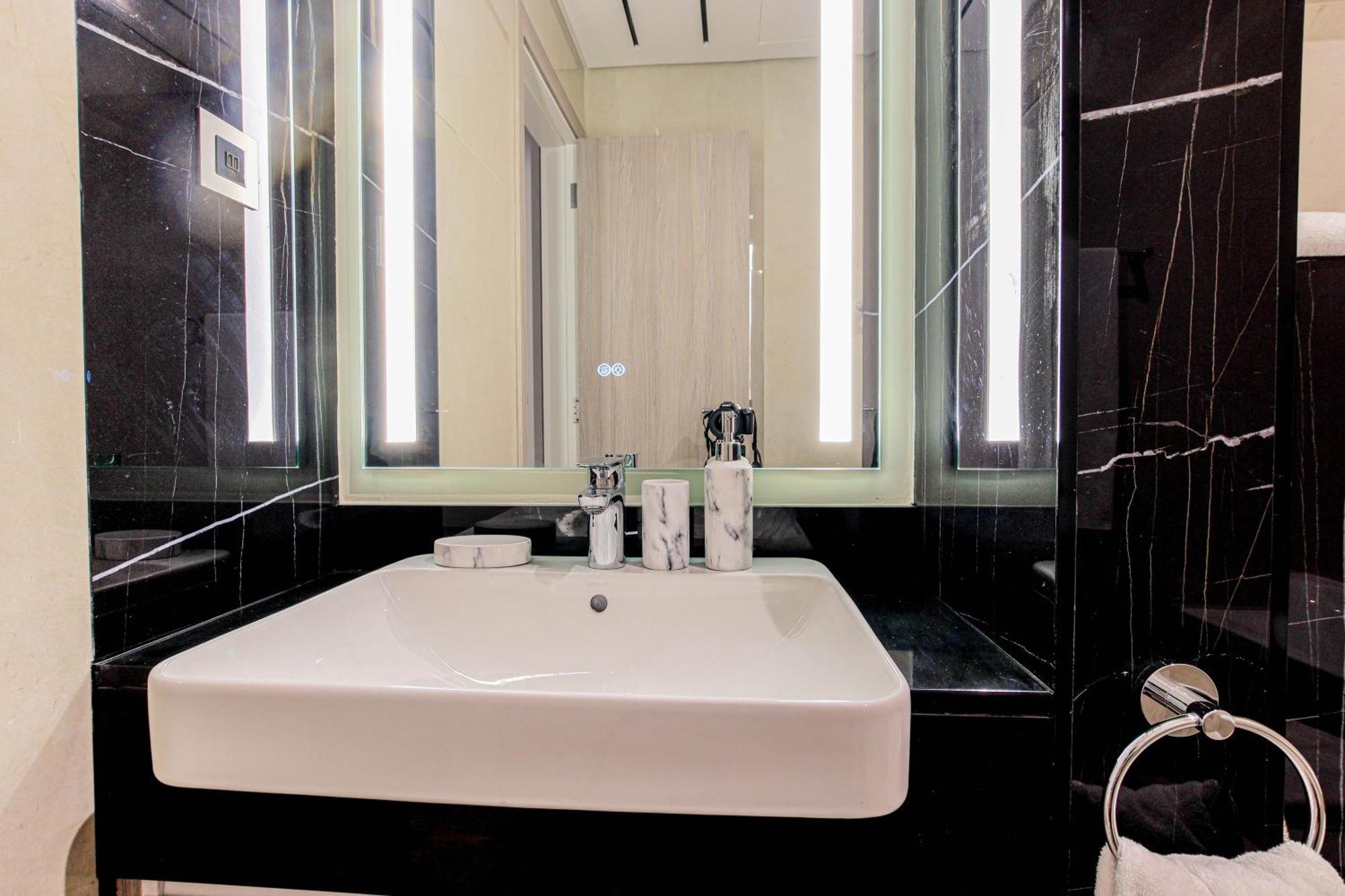 Stylish Stu In Medore With Modern Amenities