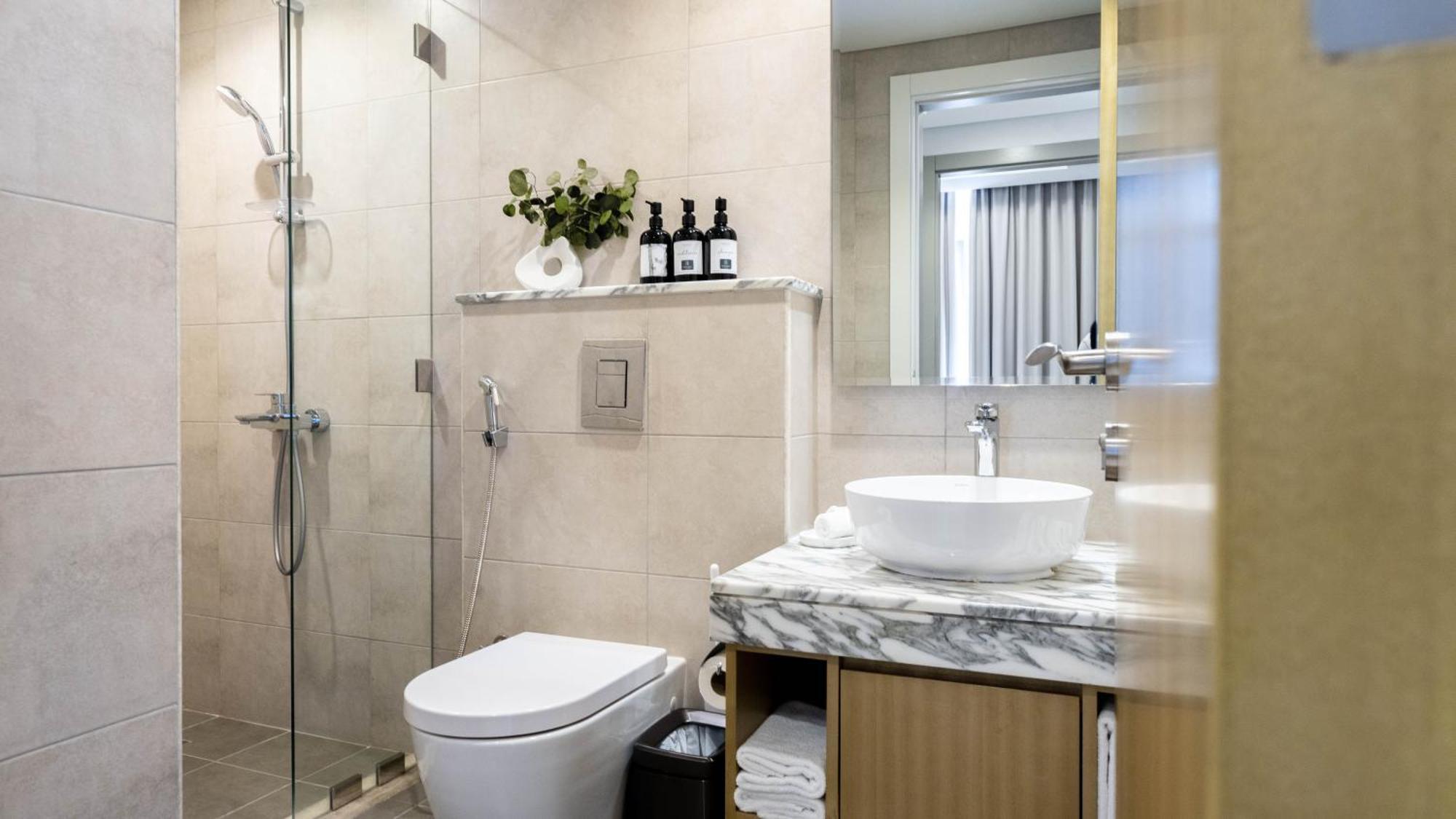 Apartment Keyrock Living - Exclusive Retreat With Stunning Views *