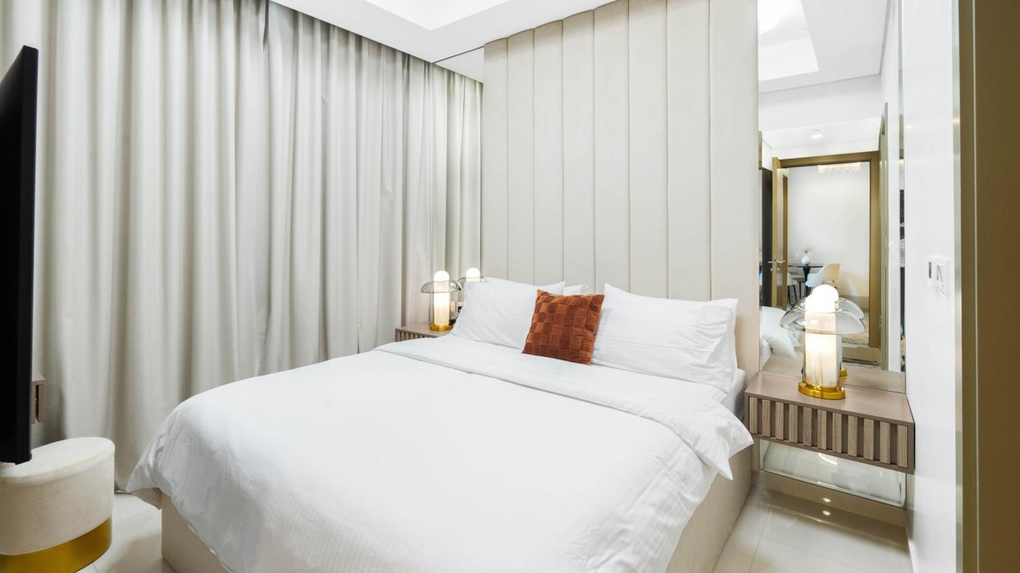Apartment Keyrock Living - Exclusive Retreat With Stunning Views *