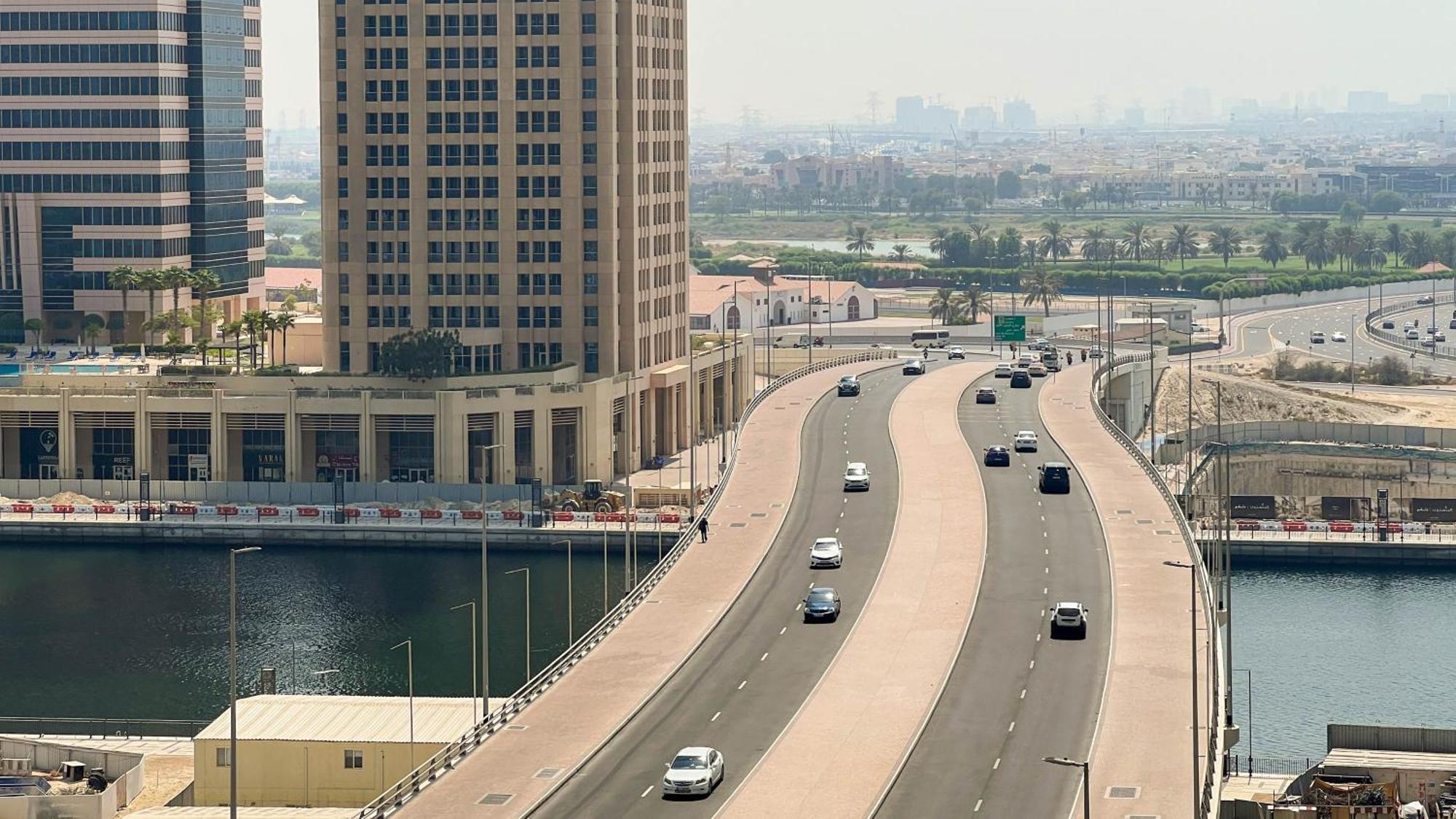 Keyrock Living - Lakeview Luxury With Pool Access Apartment Dubai