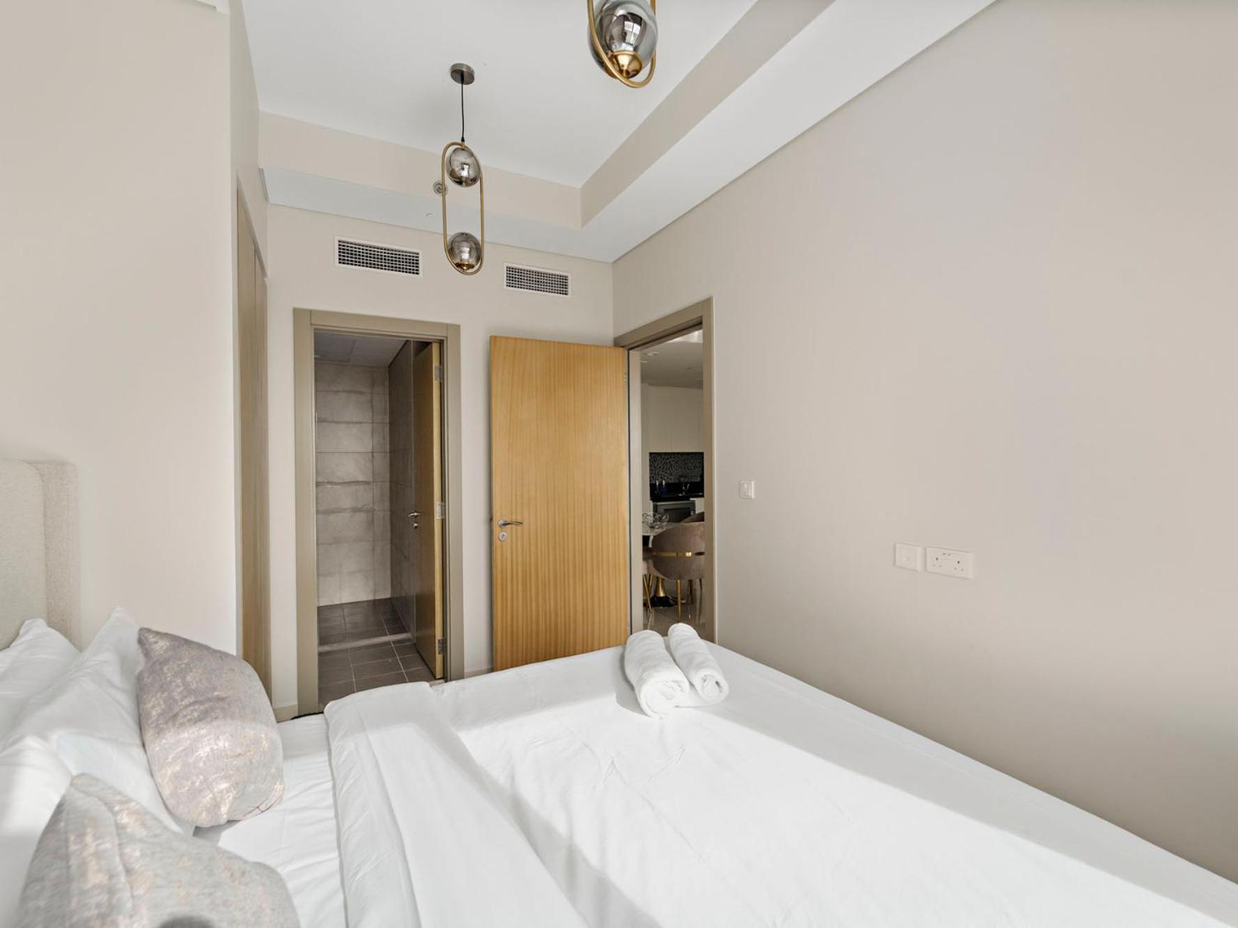 Bright & Modern 2br With Balcony In Aykon Apartment