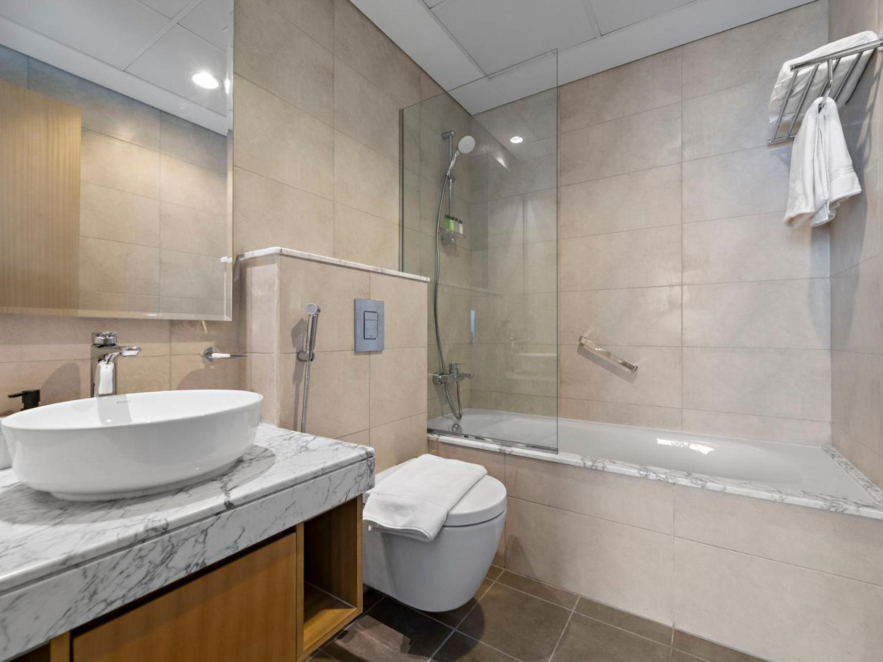 Bright & Modern 2br With Balcony In Aykon Apartment Dubai