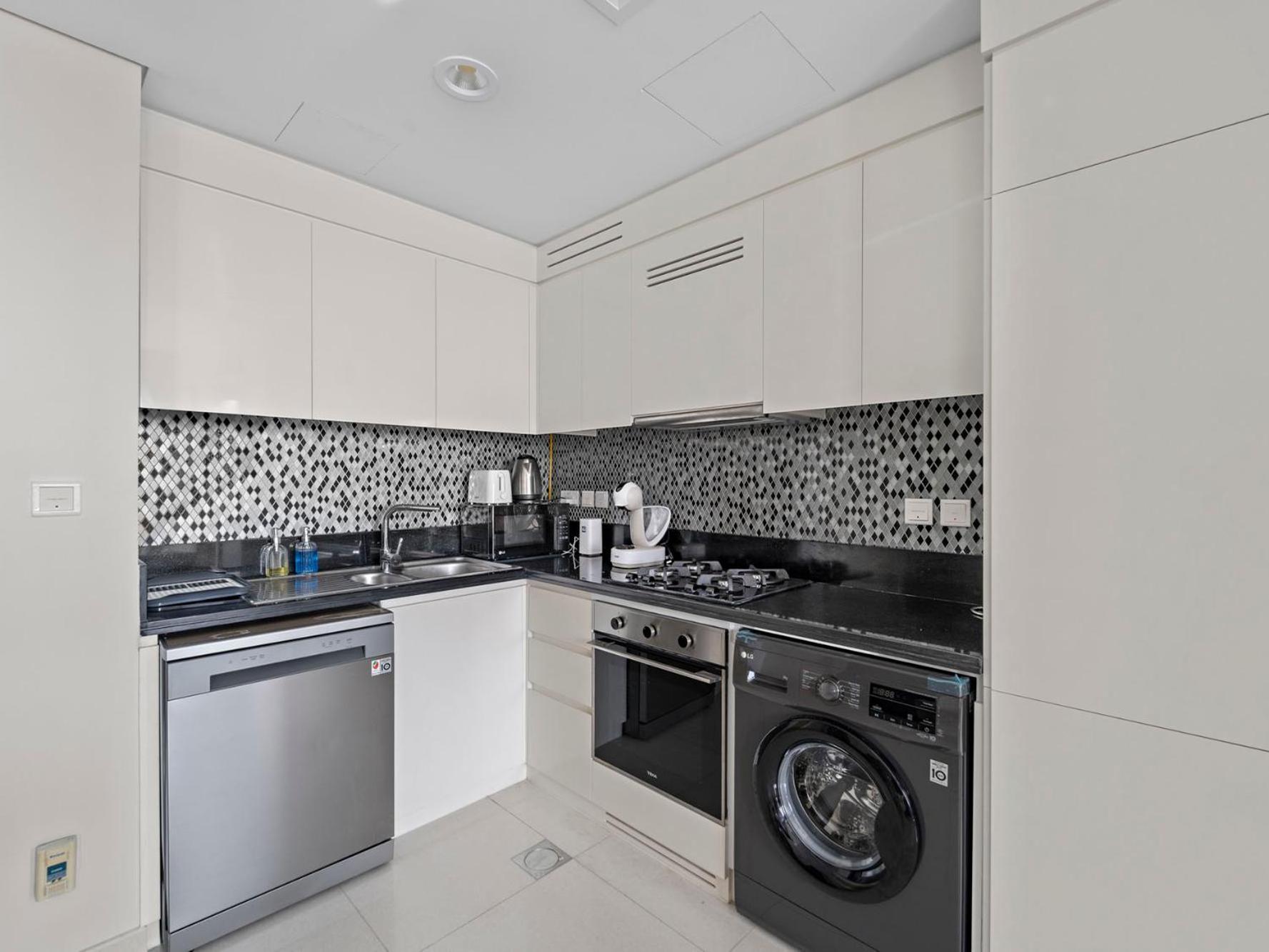Bright & Modern 2br With Balcony In Aykon *