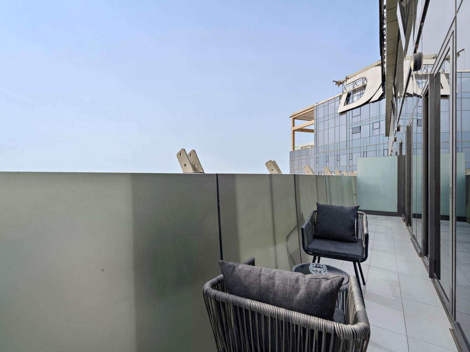 Apartment Bright & Modern 2br With Balcony In Aykon Dubai