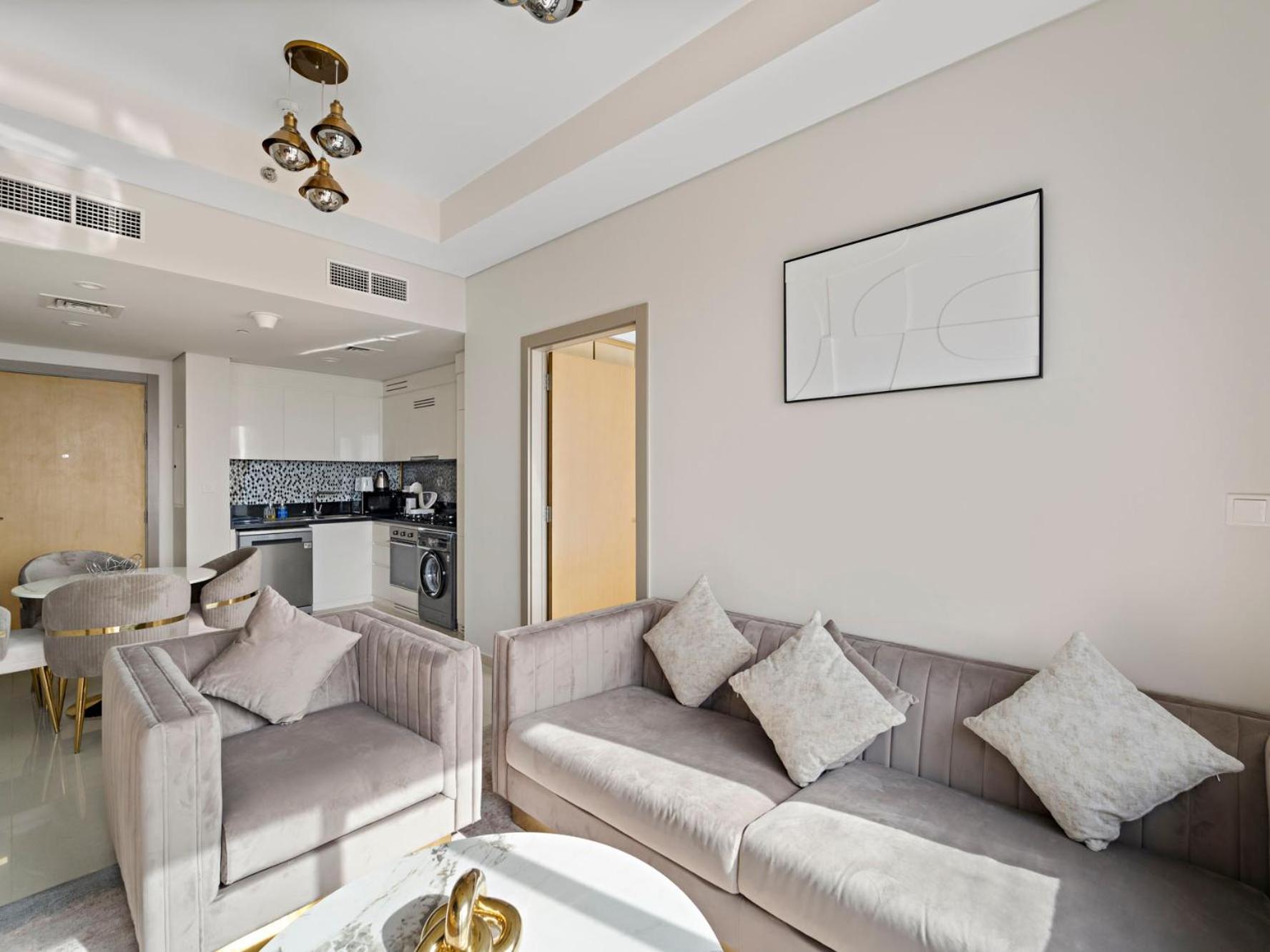 Bright & Modern 2br With Balcony In Aykon Apartment *