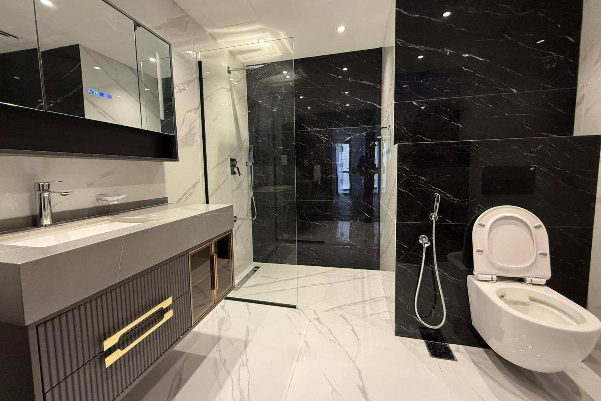 2br With Private Terrace, Panoramic Marina View Apartment
