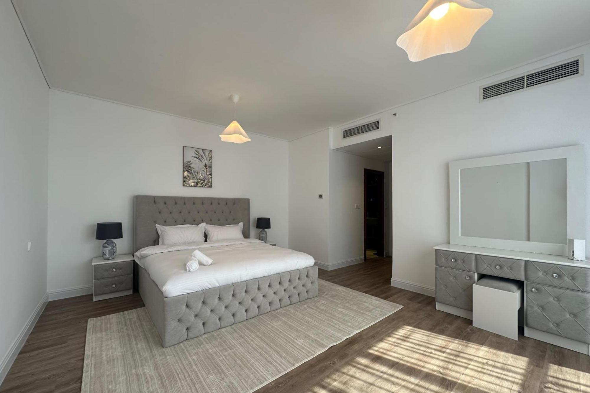 2br With Private Terrace, Panoramic Marina View Apartment Dubai