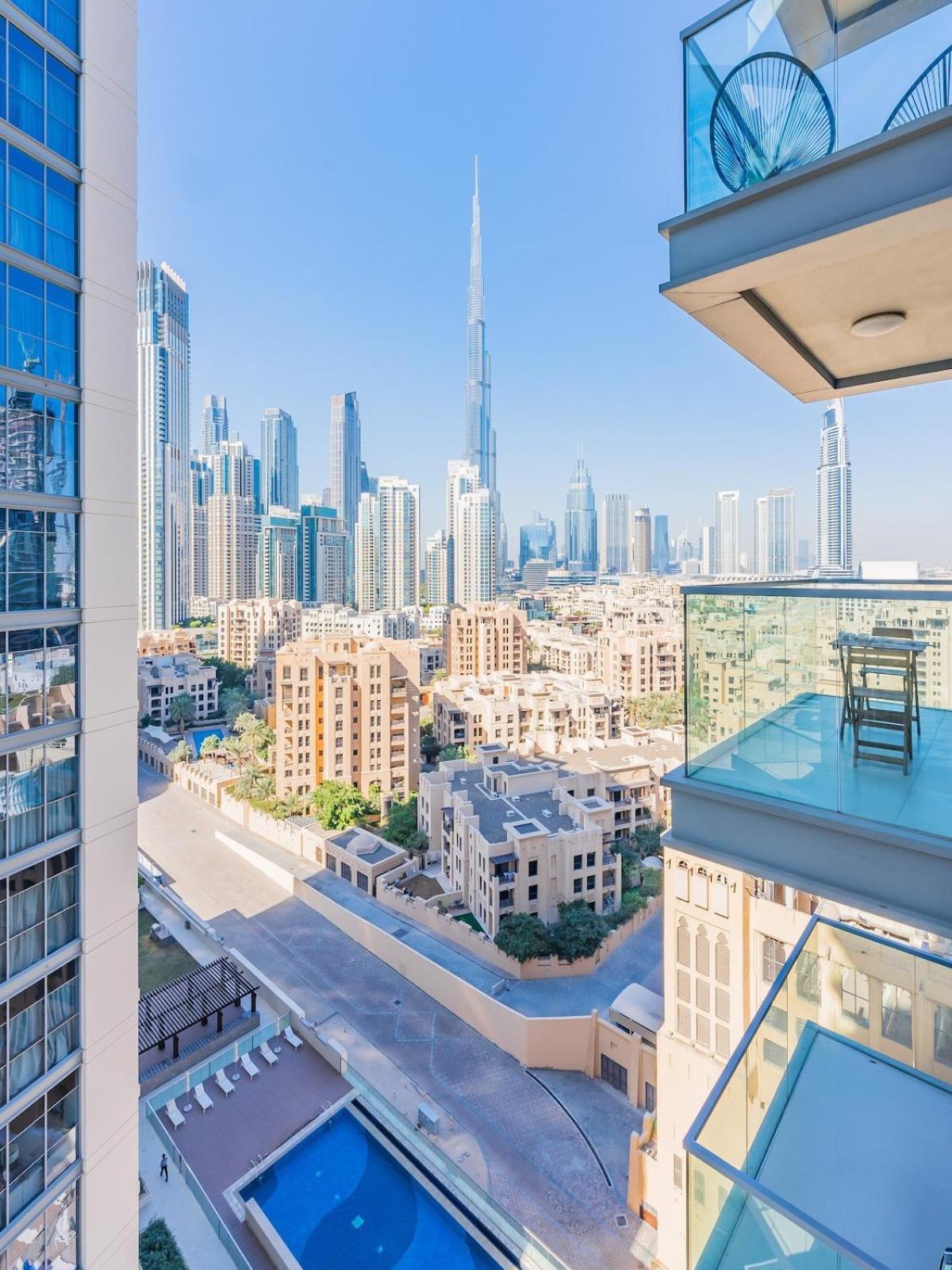 Apartment Modern Retreat With Balcony And Burj Khalifa View *