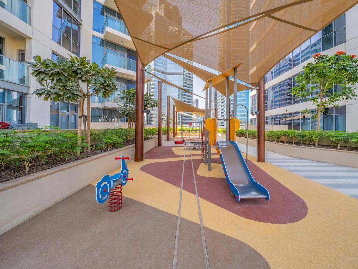 Modern Retreat With Balcony And Burj Khalifa View Apartment *