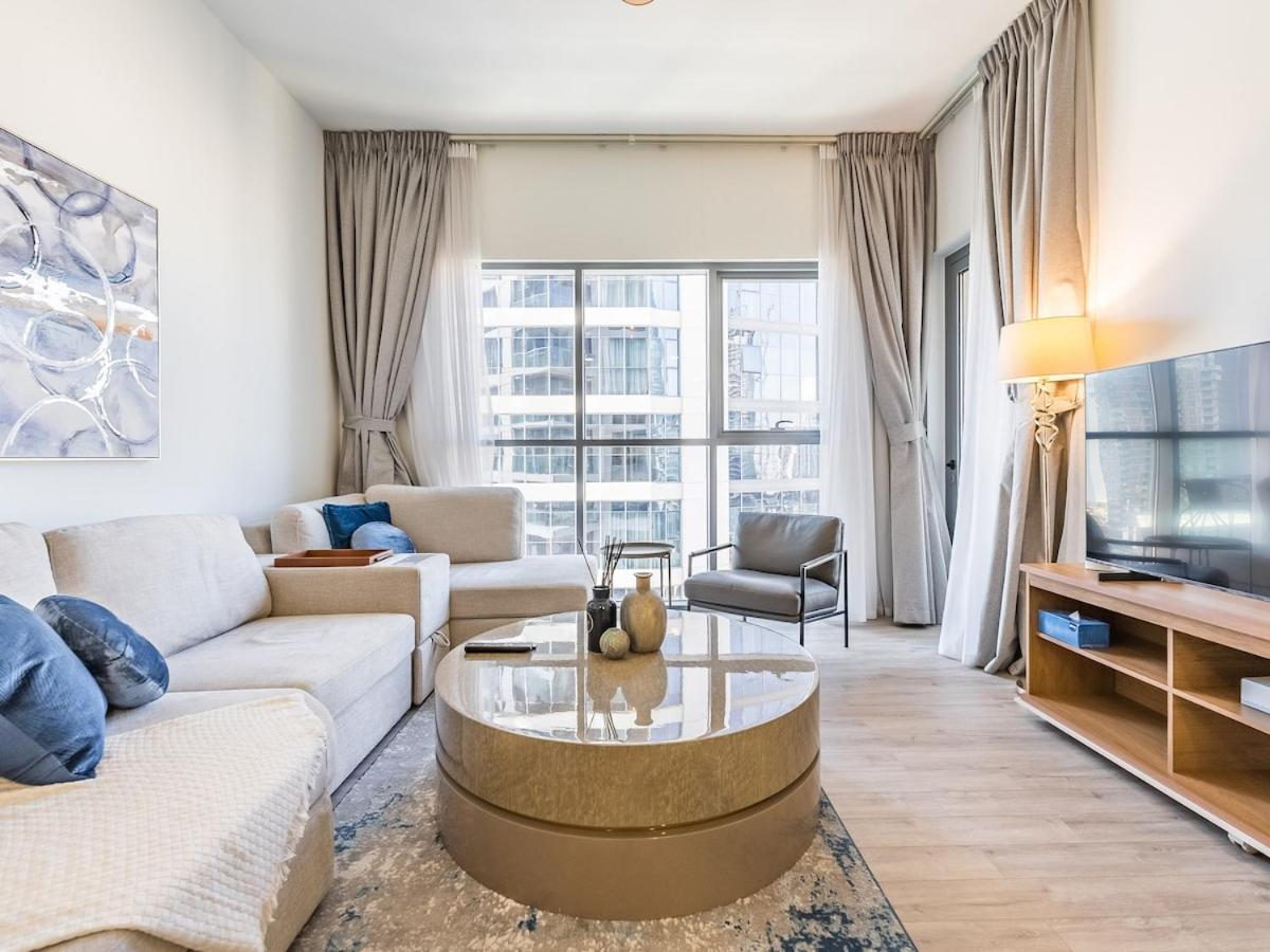 Modern Retreat With Balcony And Burj Khalifa View Apartment Dubai