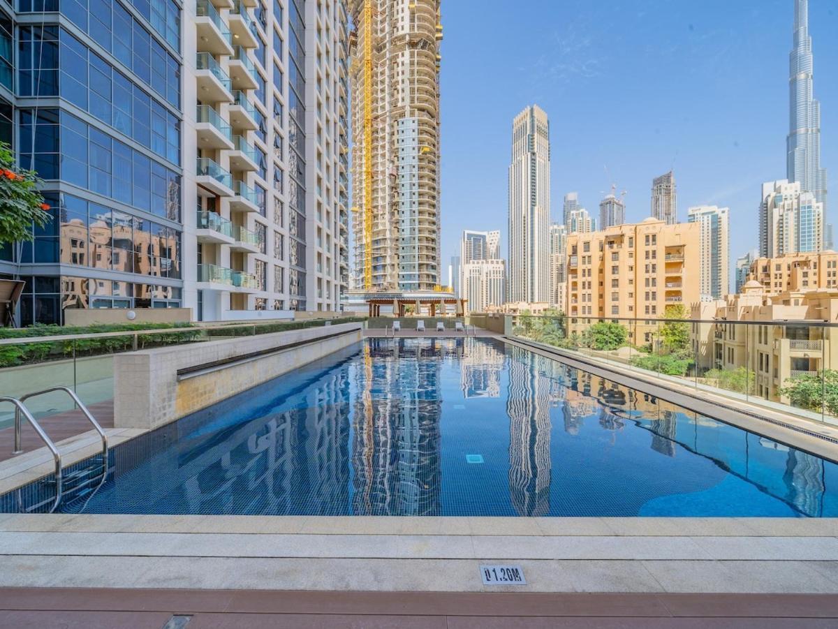 Modern Retreat With Balcony And Burj Khalifa View Apartment *