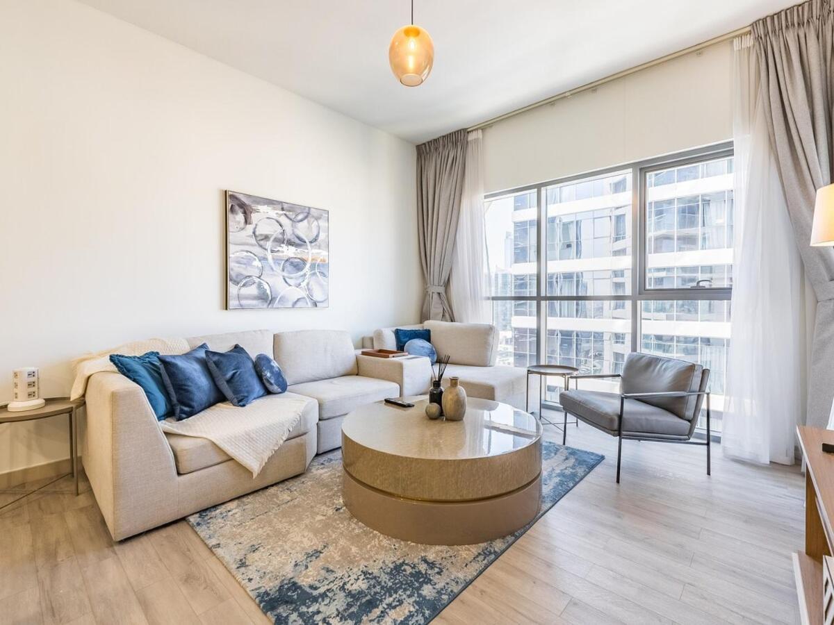 Apartment Modern Retreat With Balcony And Burj Khalifa View Dubai
