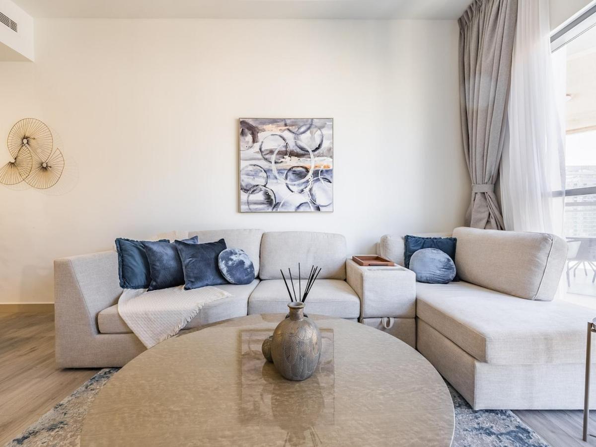 Modern Retreat With Balcony And Burj Khalifa View * Dubai