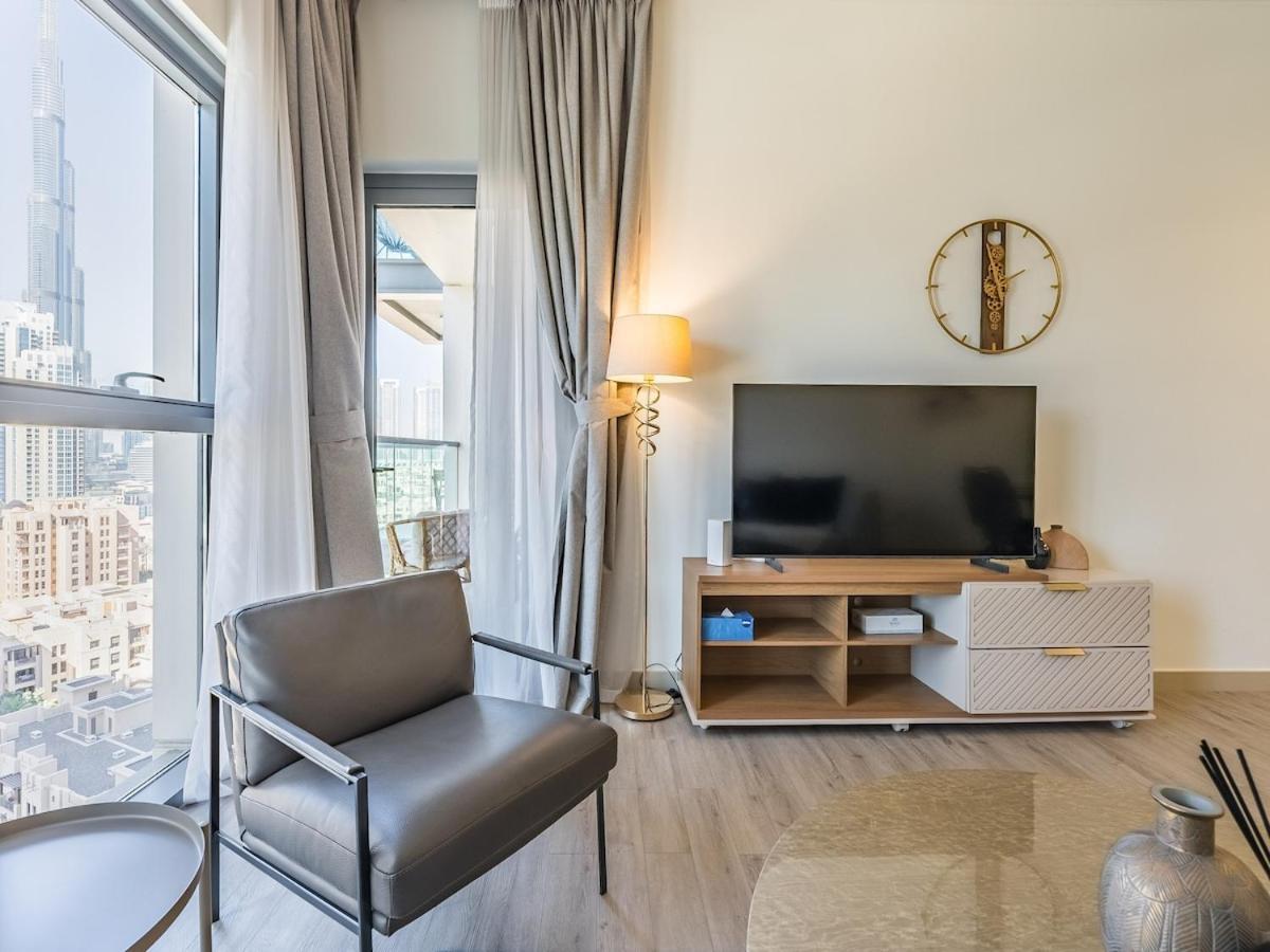 Apartment Modern Retreat With Balcony And Burj Khalifa View *