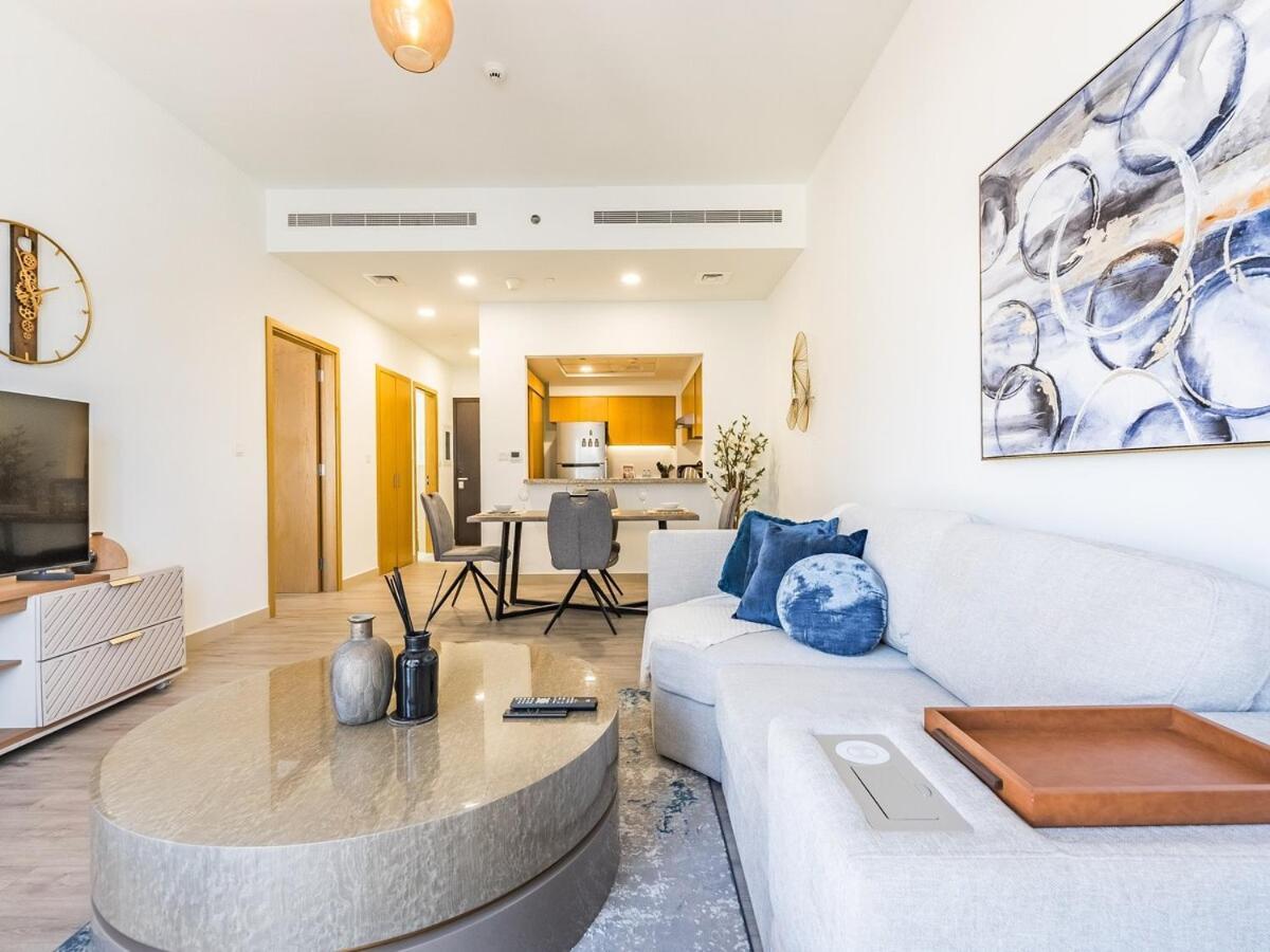 Modern Retreat With Balcony And Burj Khalifa View *