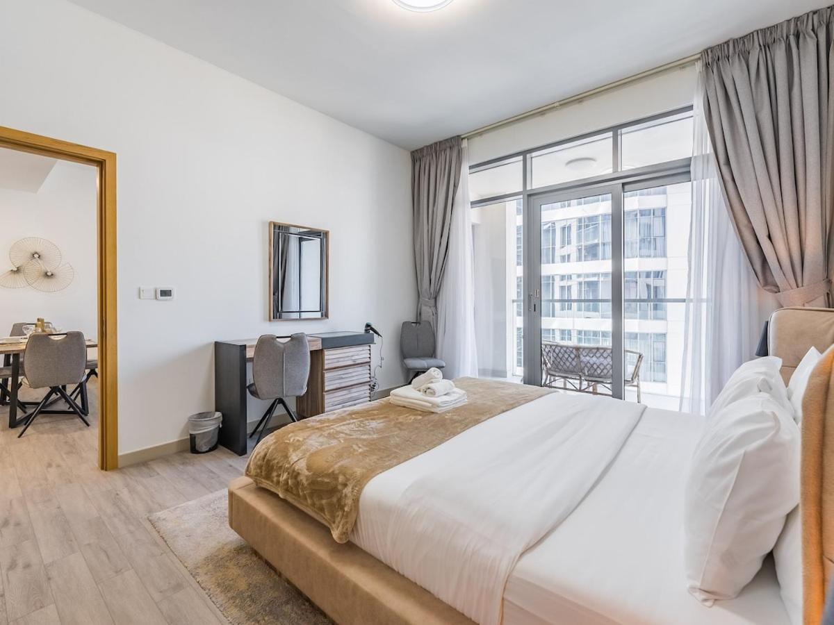 Modern Retreat With Balcony And Burj Khalifa View Apartment *