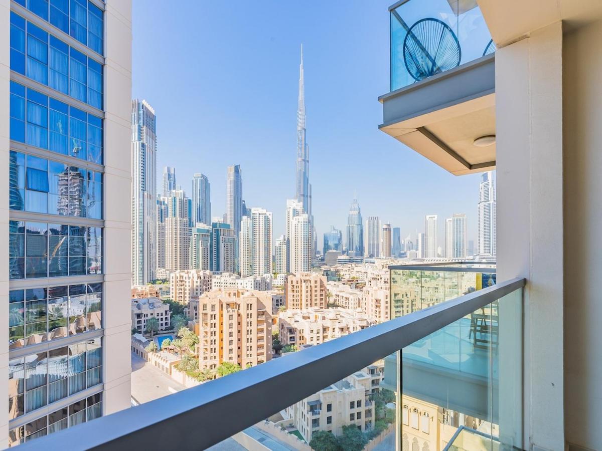 Modern Retreat With Balcony And Burj Khalifa View