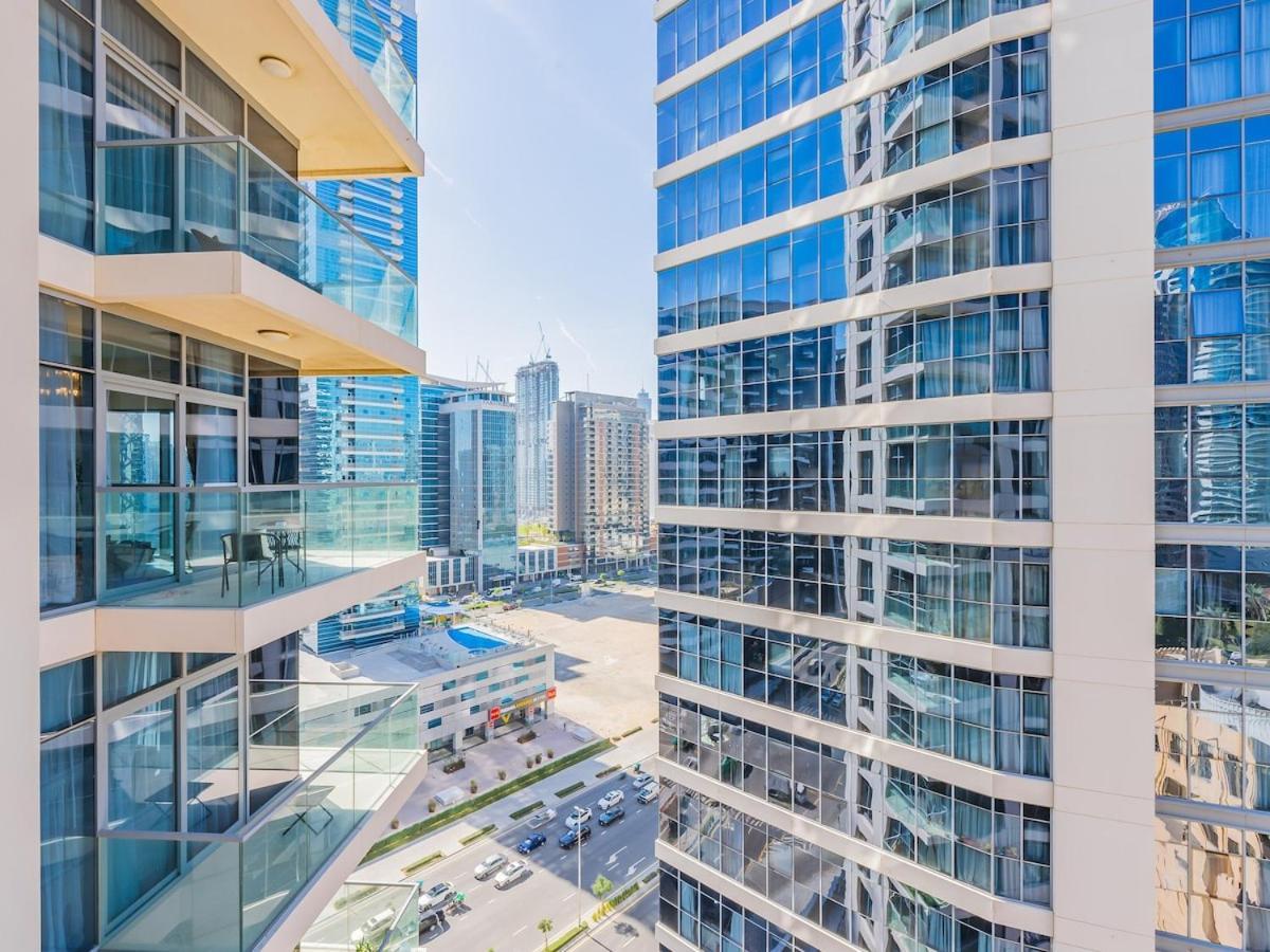 Modern Retreat With Balcony And Burj Khalifa View * Dubai