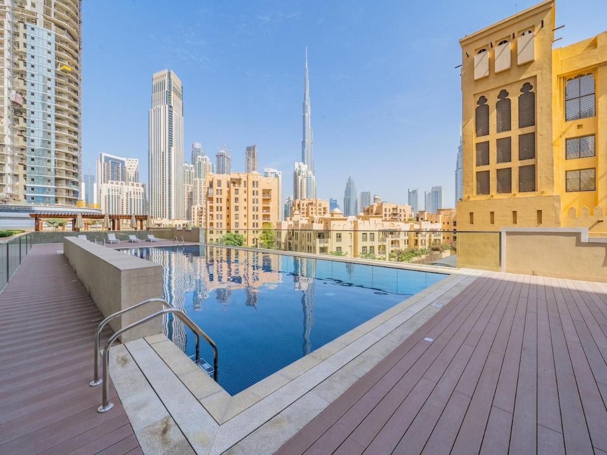 Modern Retreat With Balcony And Burj Khalifa View