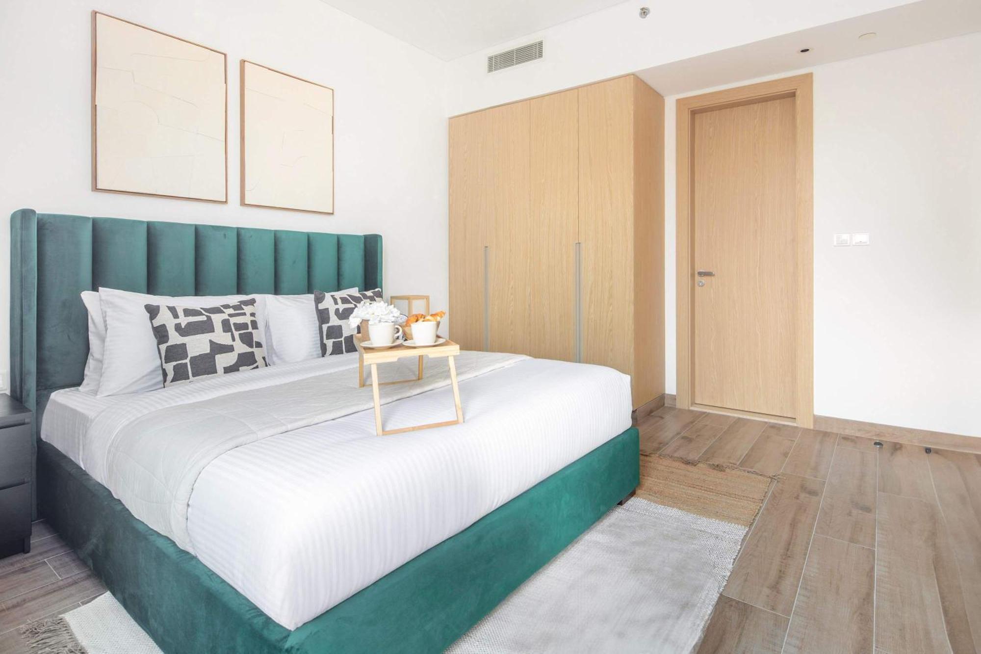 Frank Porter - Oakley Square Residences A * Dubai