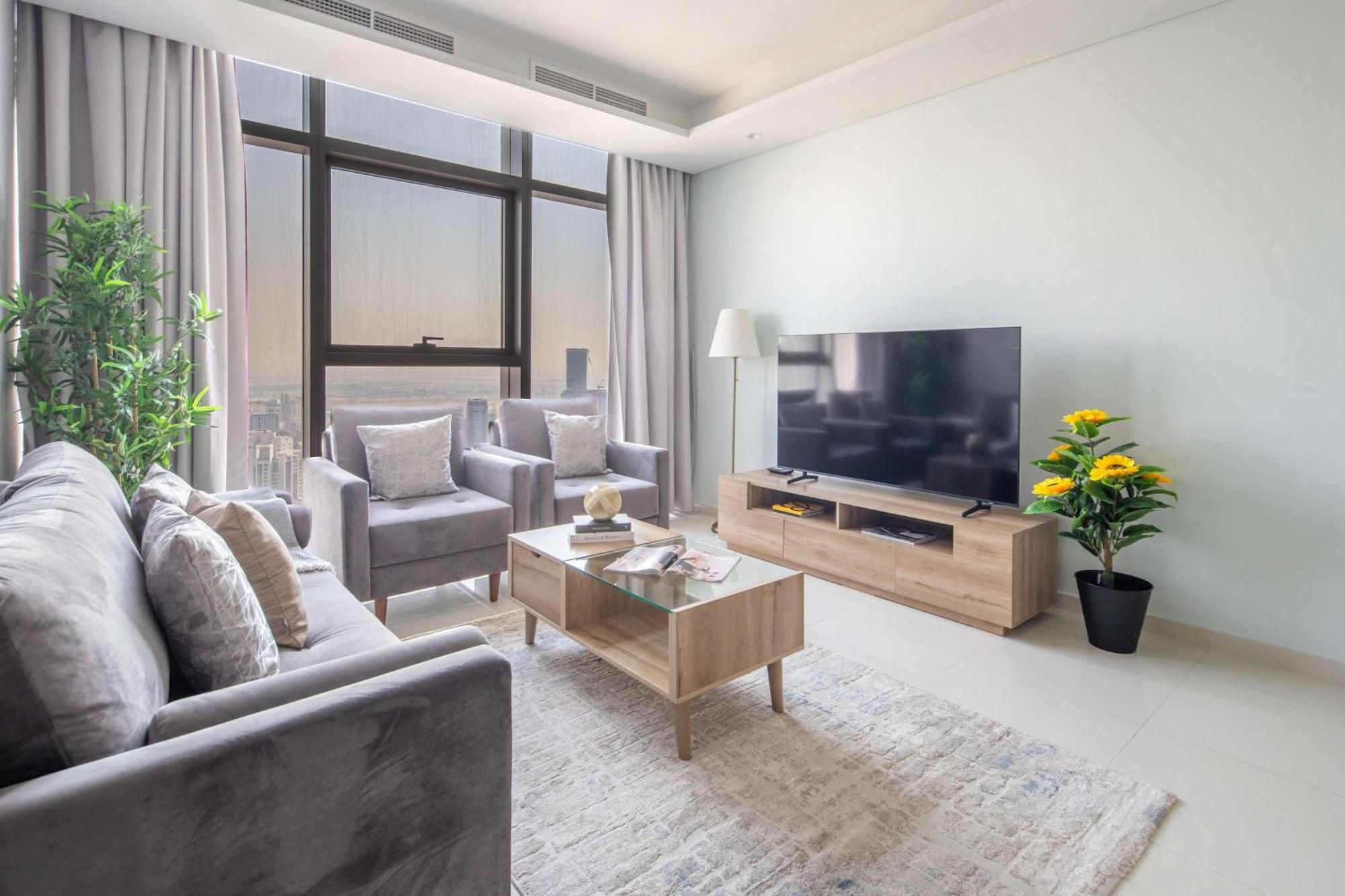 Frank Porter - Paramount Midtown Apartment