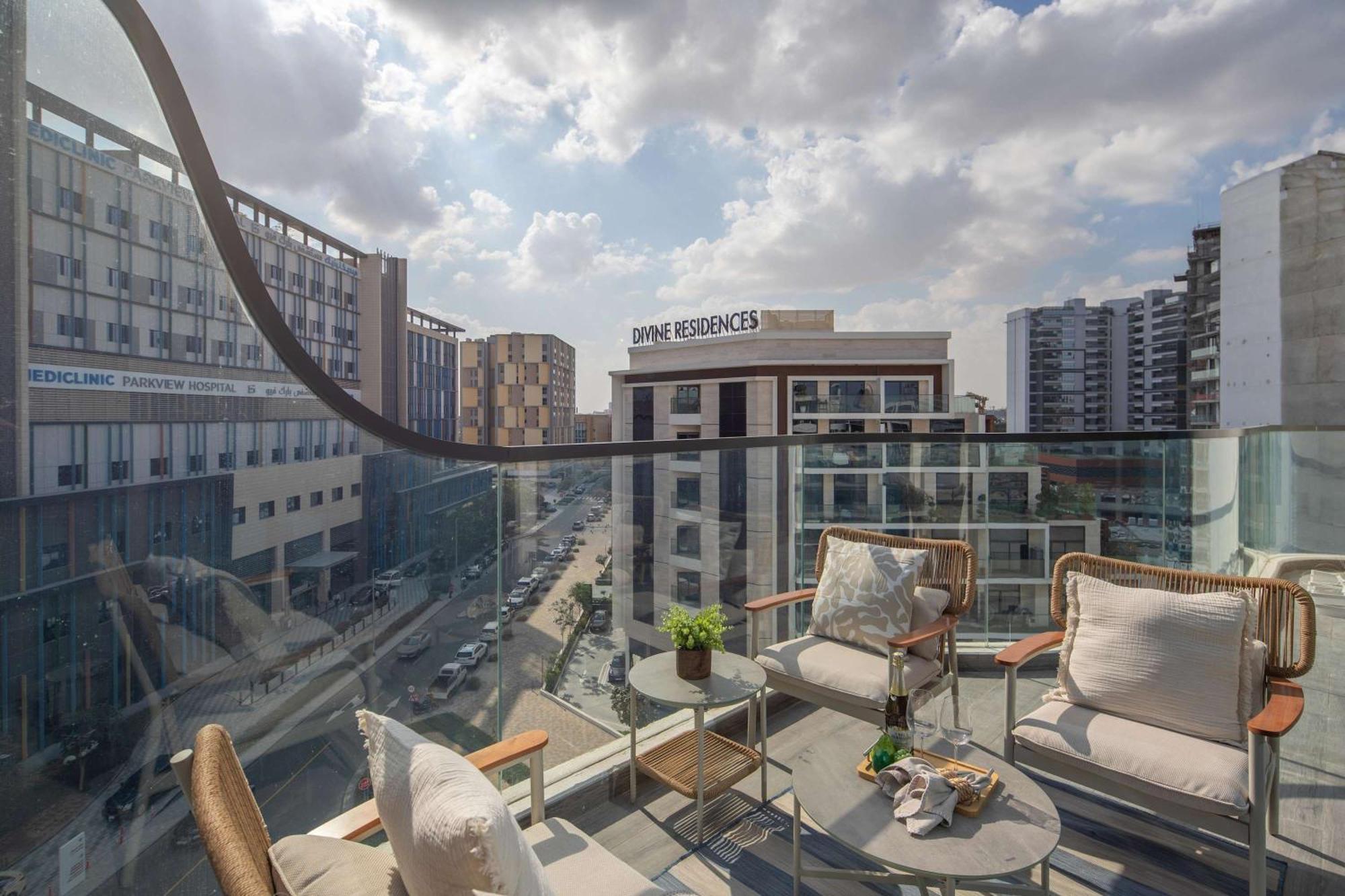 Frank Porter - Samana Park Views Dubai