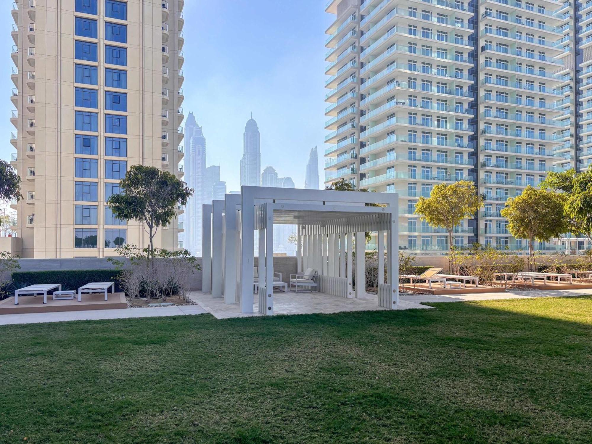 Frank Porter - Vista Tower 2 * Dubai