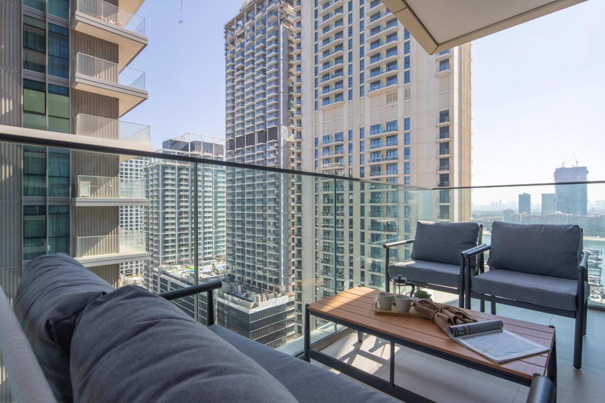 Frank Porter - Vista Tower 2 Apartment Dubai