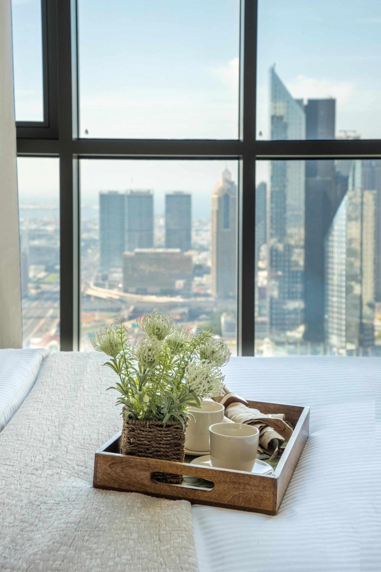 Frank Porter - Downtown Views Apartment